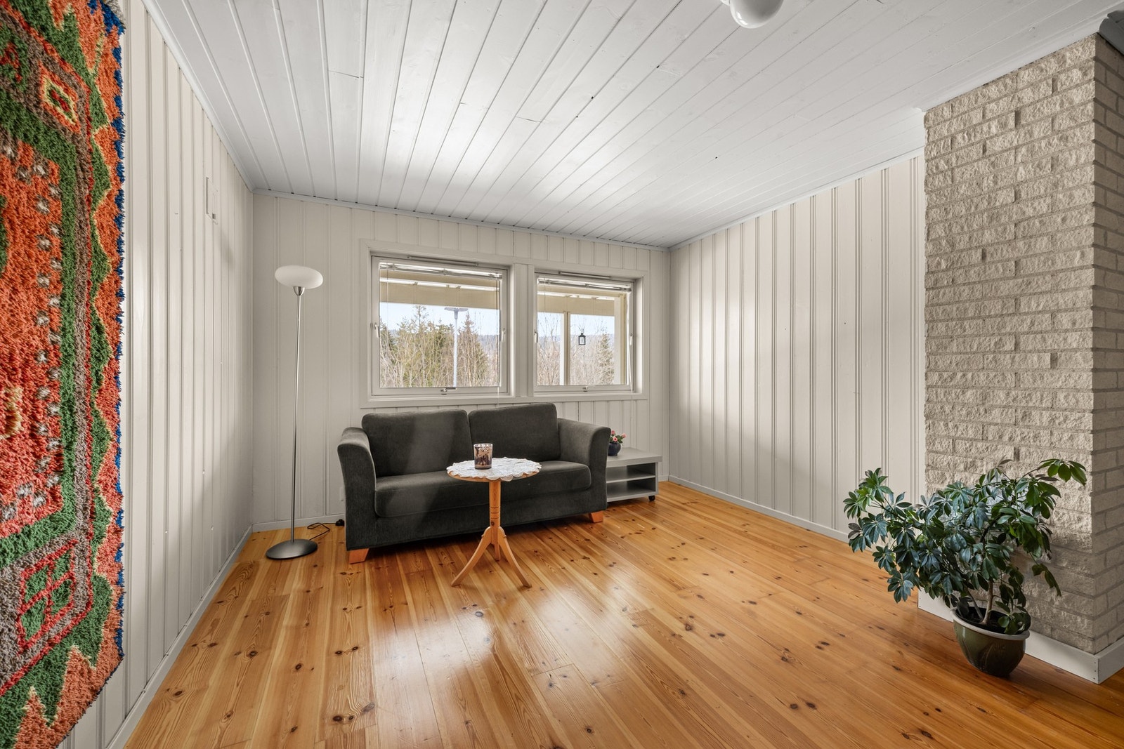 Kjellerstue - Det er varme i gulv i hele underetasjen Galleribilde