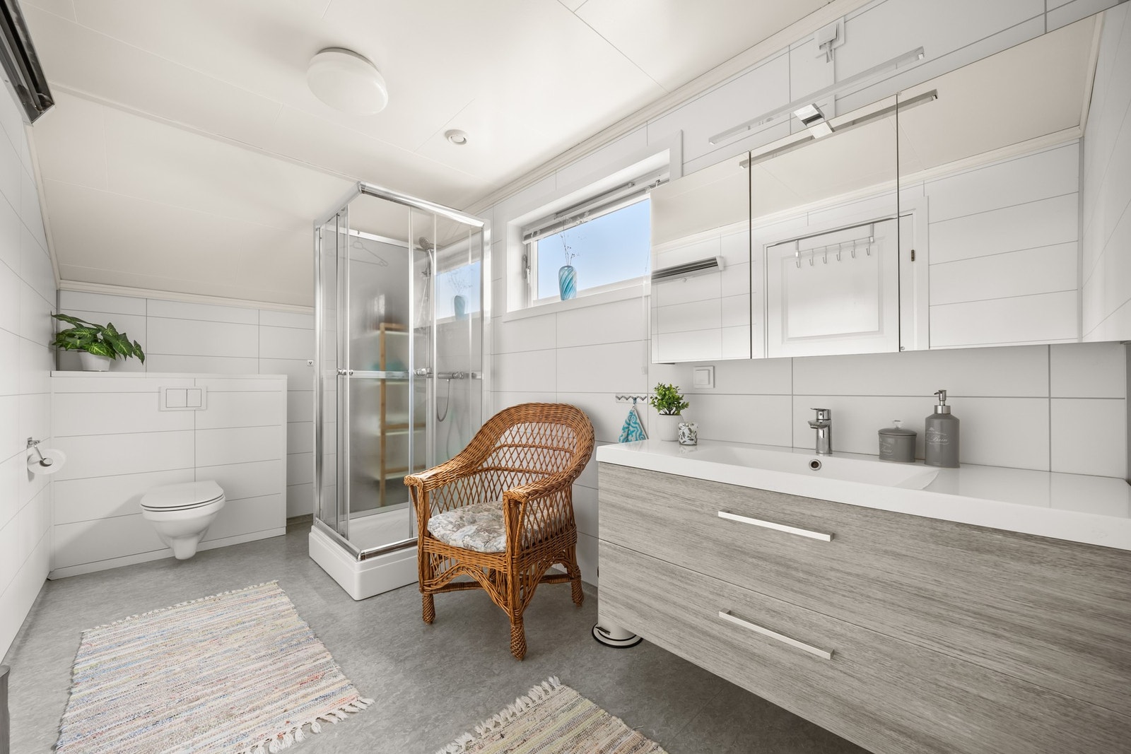 Pent flislagt bad Galleribilde