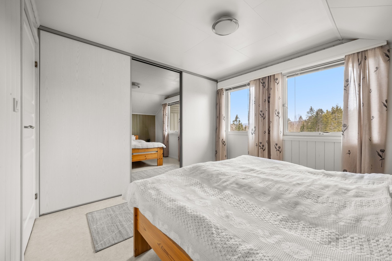 Fra soverommet er det adkomst til en balkong Galleribilde