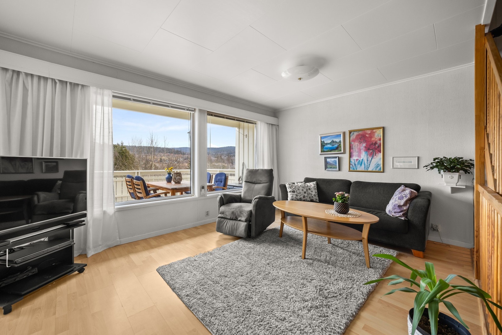 Fra stuen er det adkomst til terrassen Galleribilde