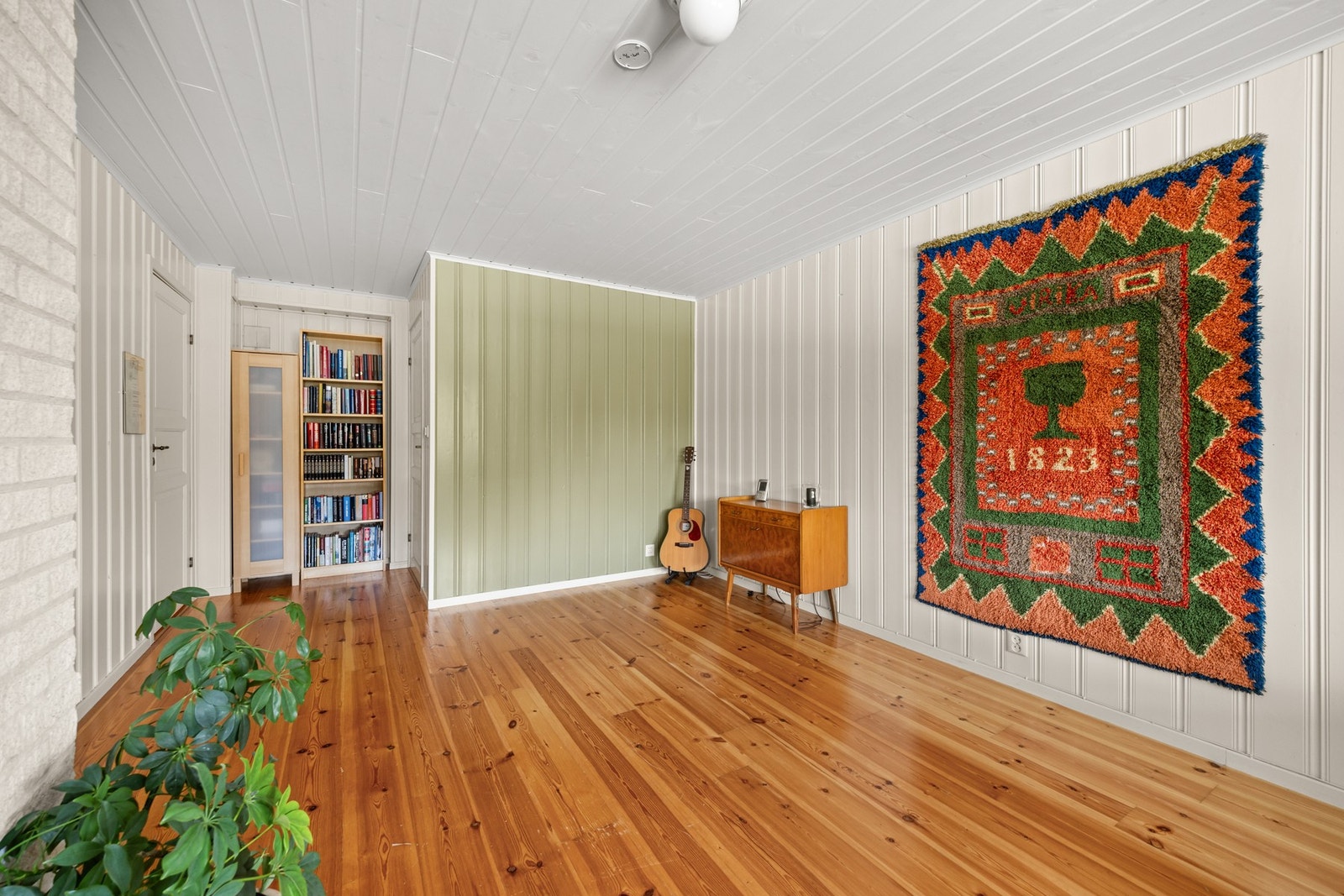 Kjellerstue. Det er etablert en liten bod i kjellerstuen Galleribilde