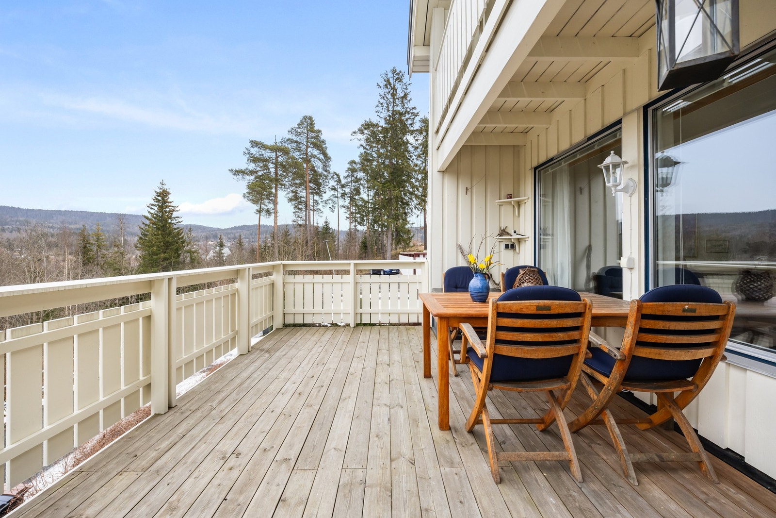 En innholdsrik enebolig over tre plan Galleribilde