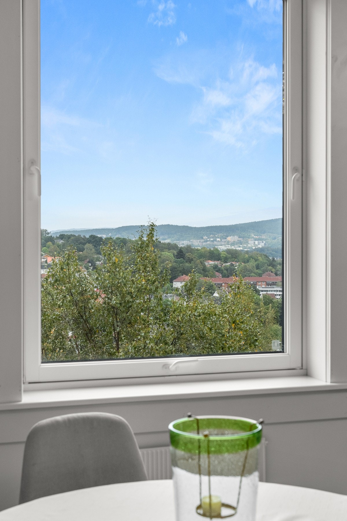 Fra spiseplassen kan du nyte den flotte utsikten mens du spiser frokost eller middag. Galleribilde