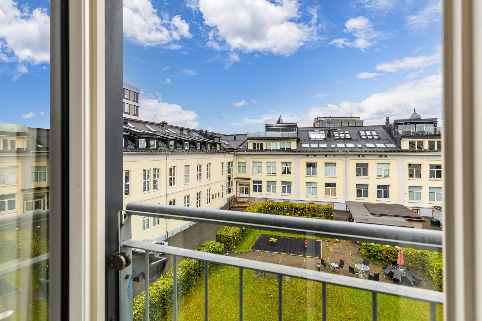 Utsikt fra fransk balkong. Galleribilde