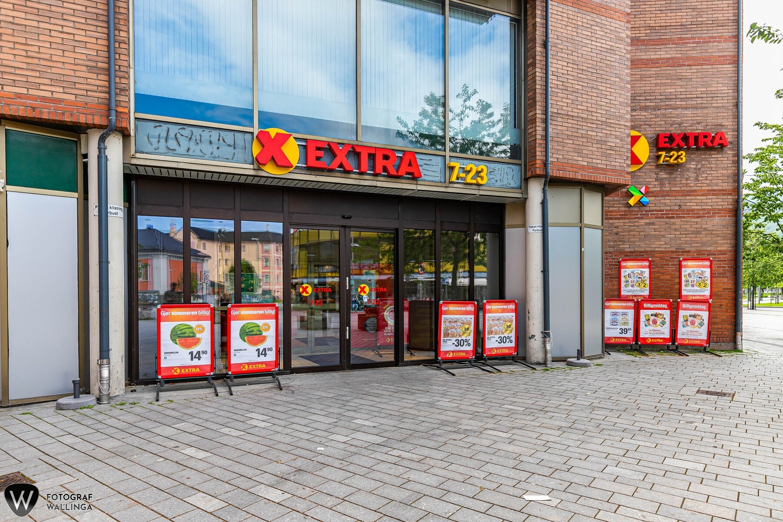 I umiddelbar nærhet er det flere dagligvarebuikker inkl. extra, Joker og Kiwi. Ytterliugere Strømsø senter. Galleribilde