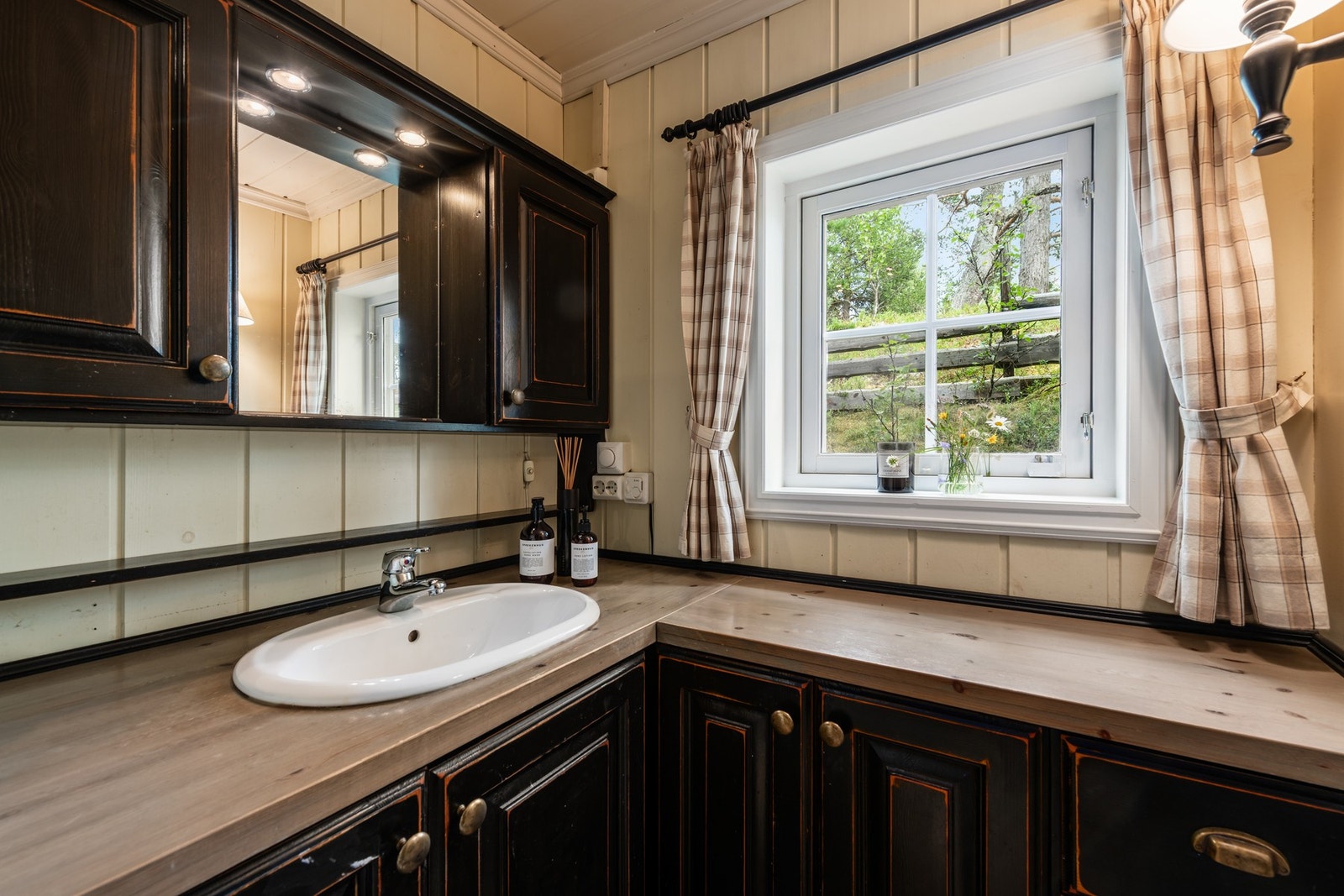 Godt med oppbevaringsmuligheter. Galleribilde