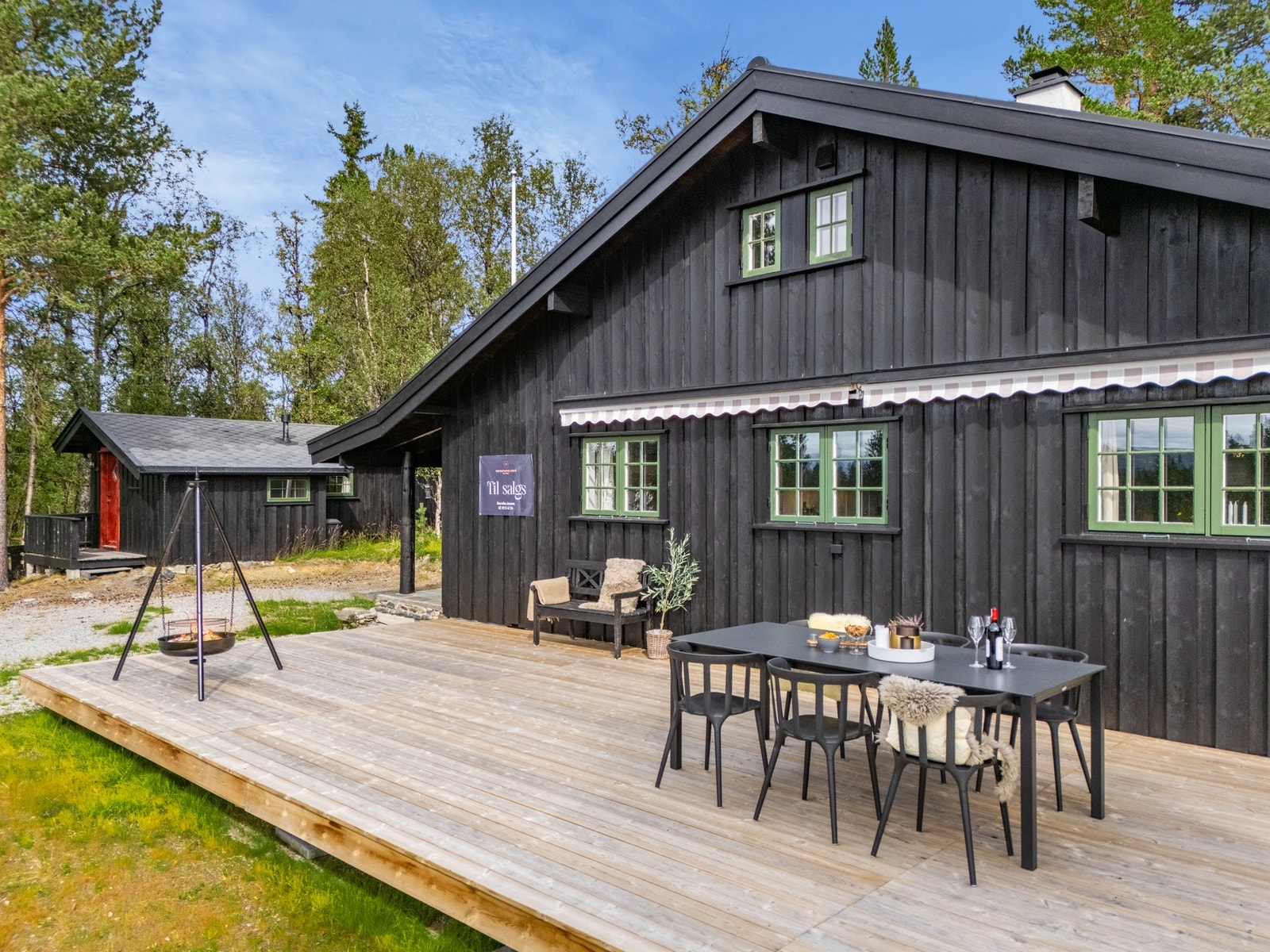 Stor terrasse hvor du kan nye de solfylte dagene! Galleribilde