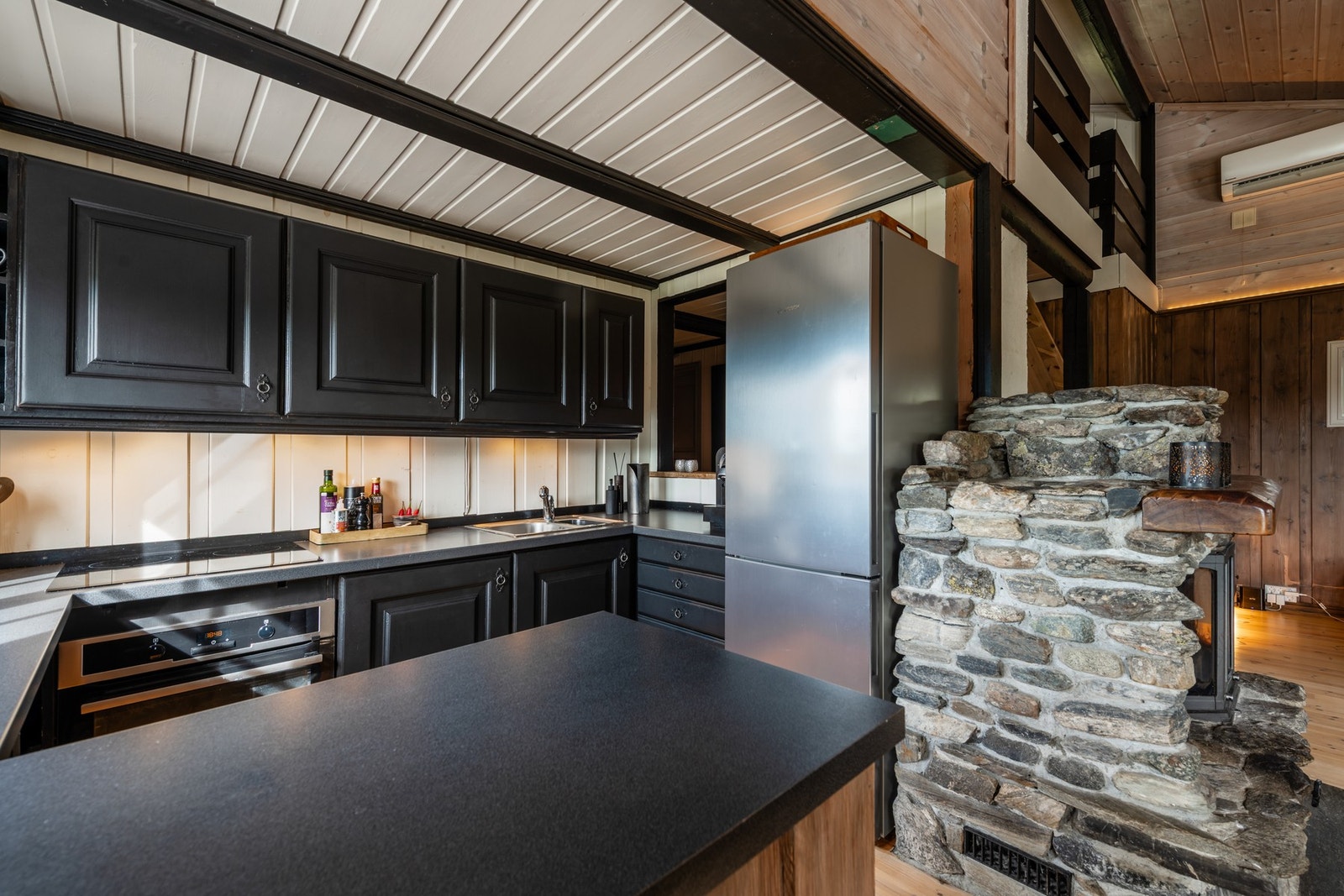 God plass til matlaging og oppbevaring. Galleribilde