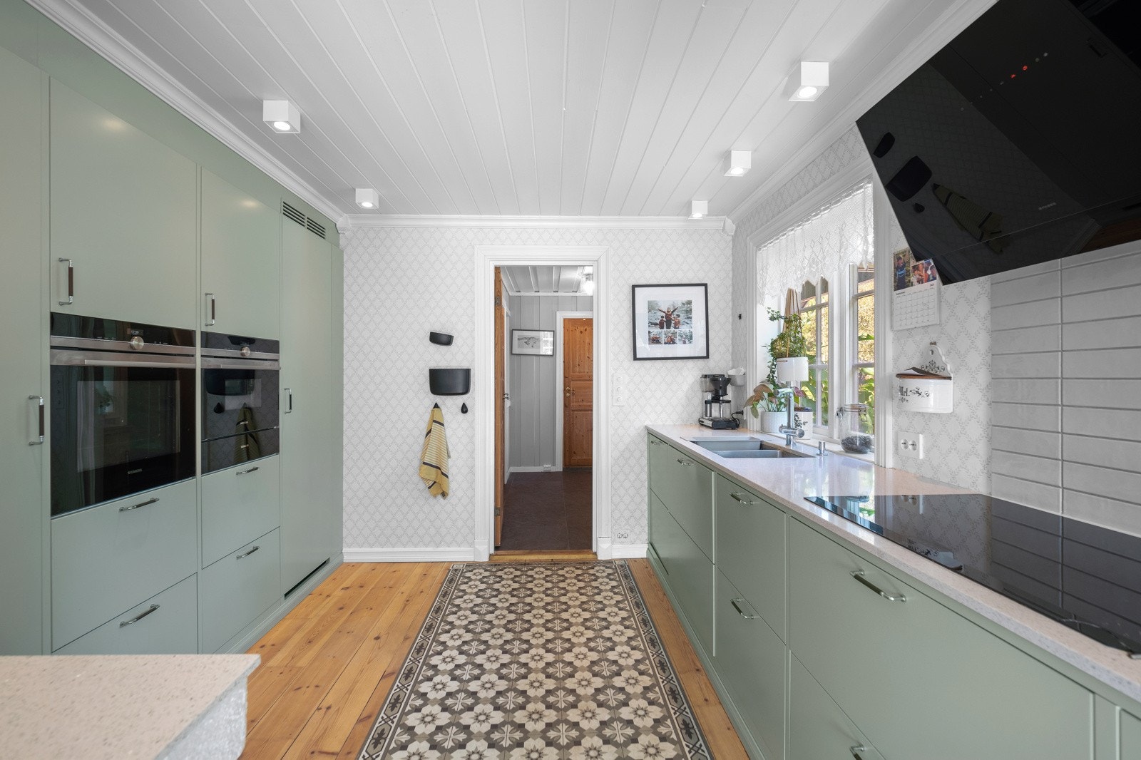 Lekker benkeplate i steinmateriale Galleribilde