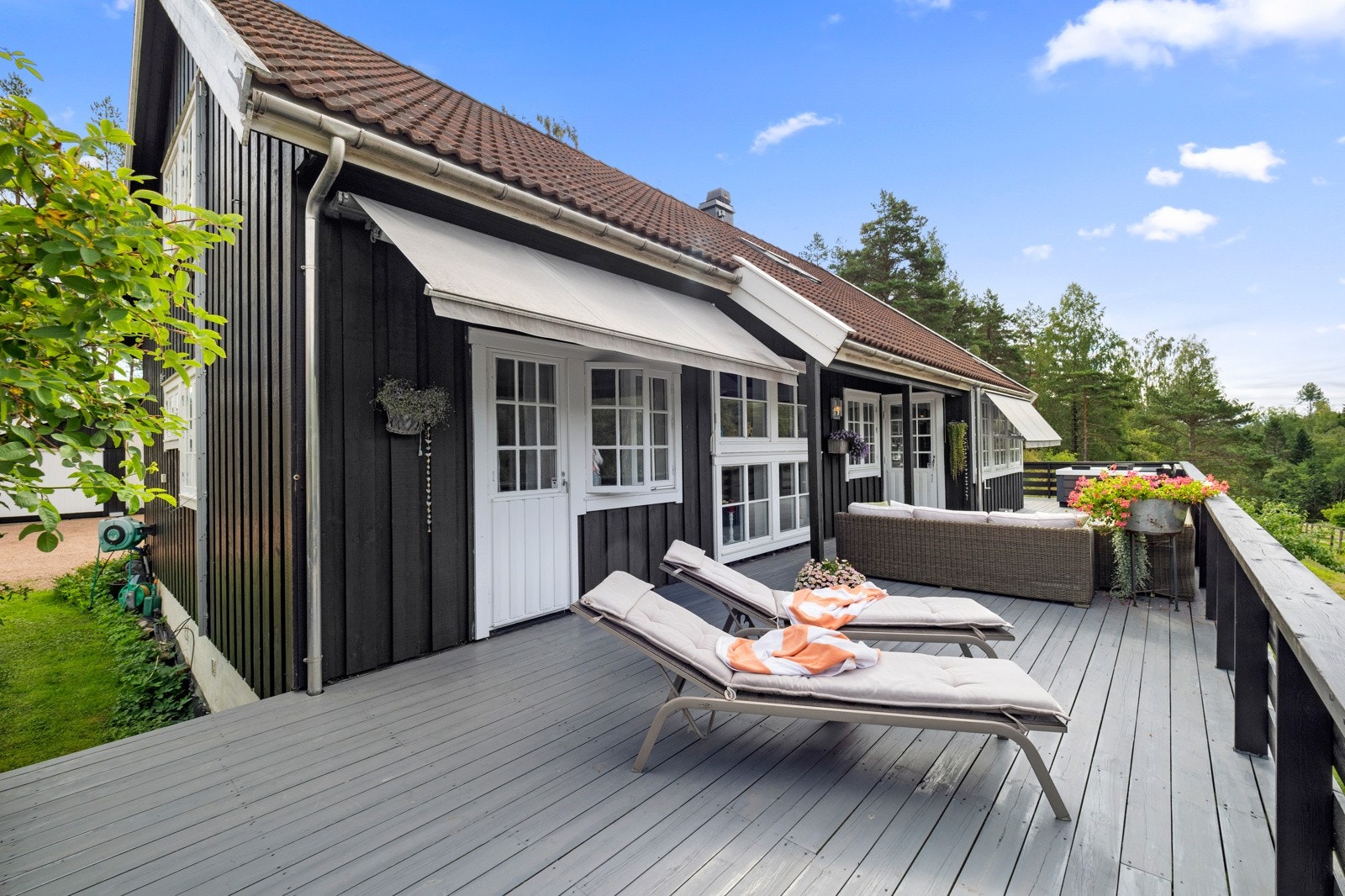 Stor deilig balkong med utgang fra stuen Galleribilde