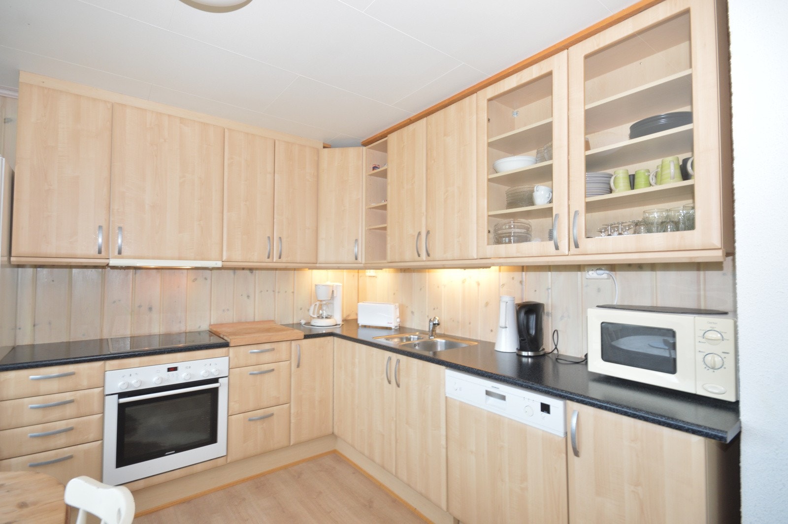 Takhøy innreding i kjøkken Galleribilde