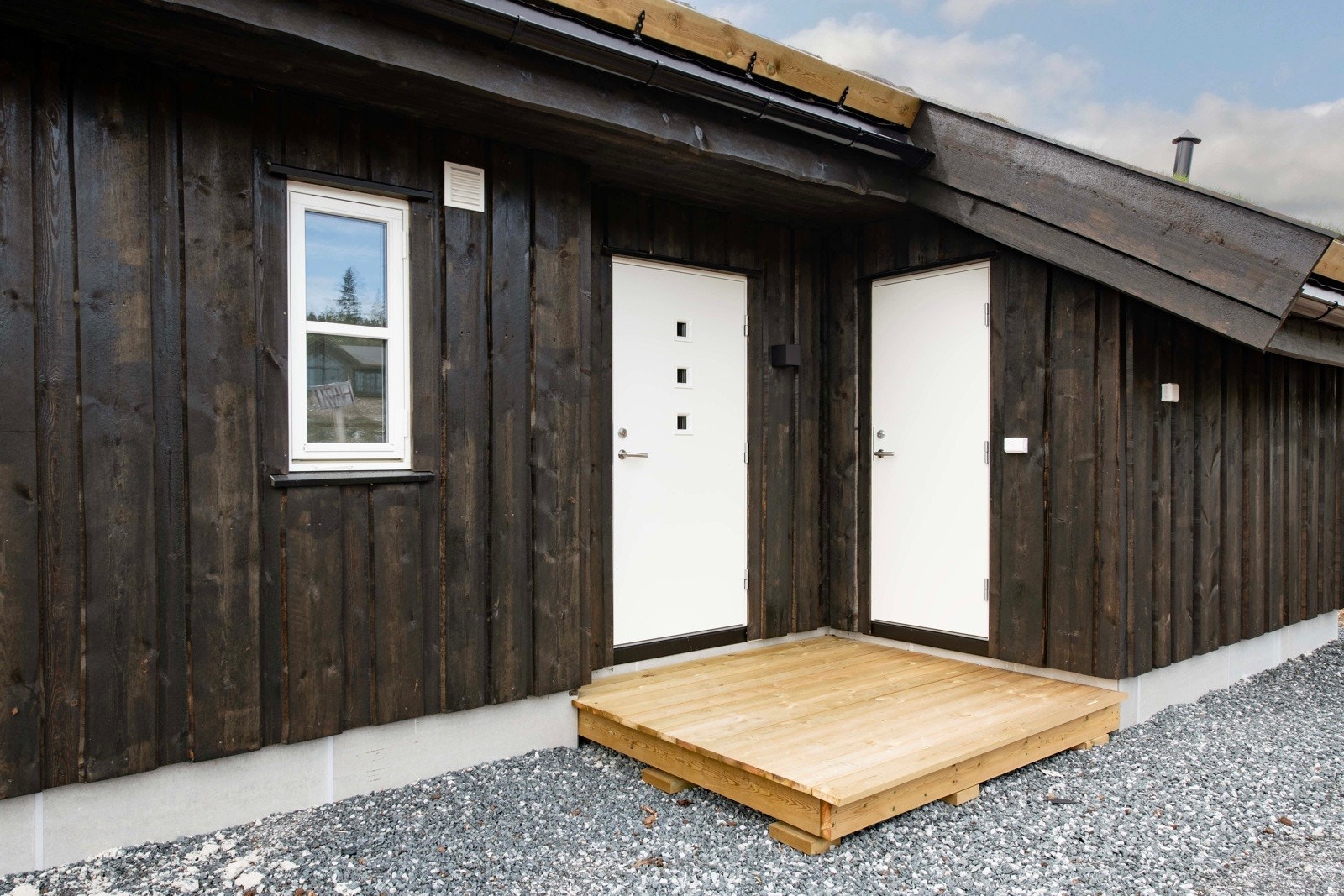 Ved inngangsdøren er det tilgang til en utvendig bod. Galleribilde