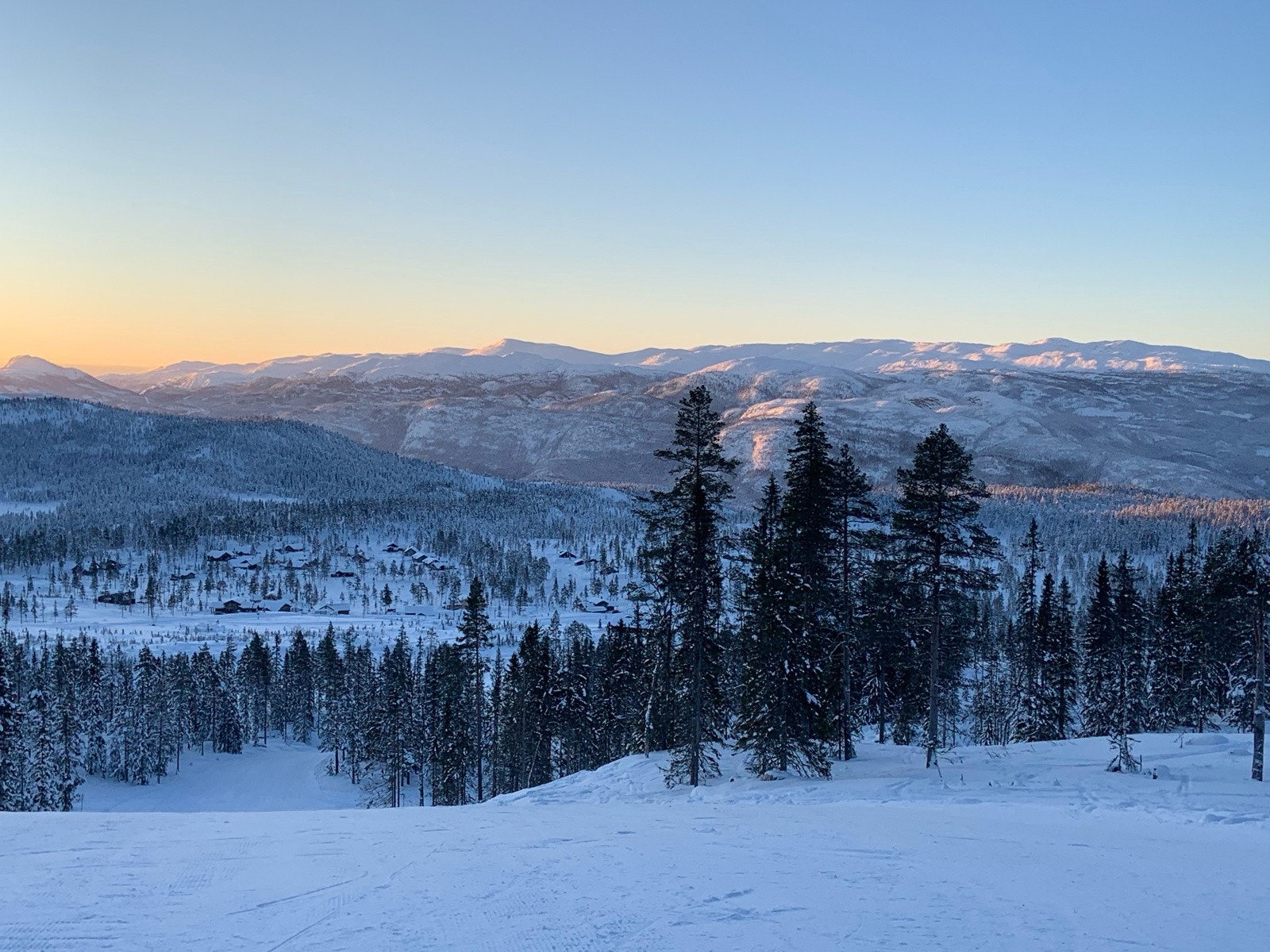 Alpinbakke i nærheten. Galleribilde