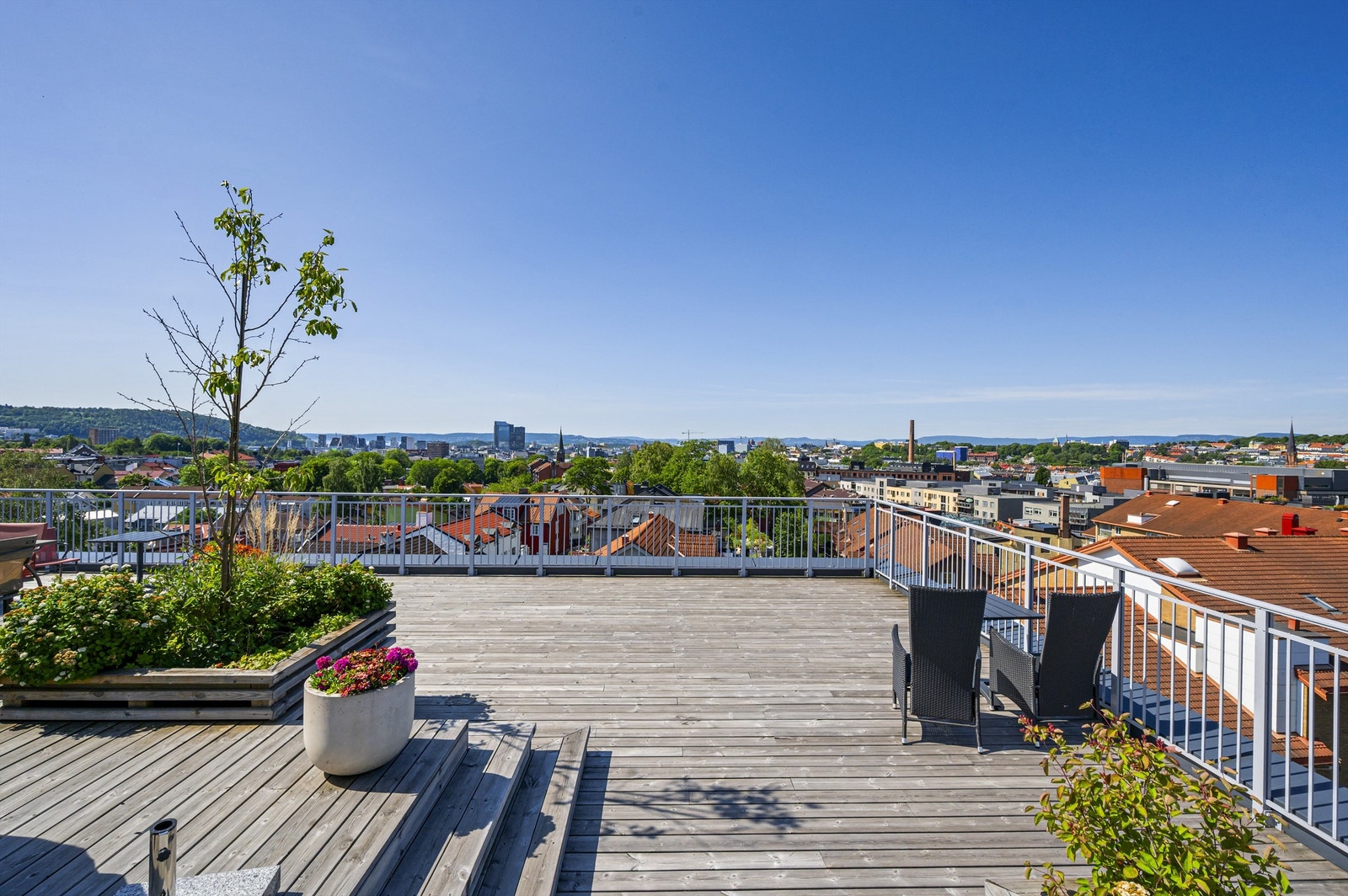 Takterrassen har uslåelig utsikt over Oslo og sol hele dagen. Galleribilde