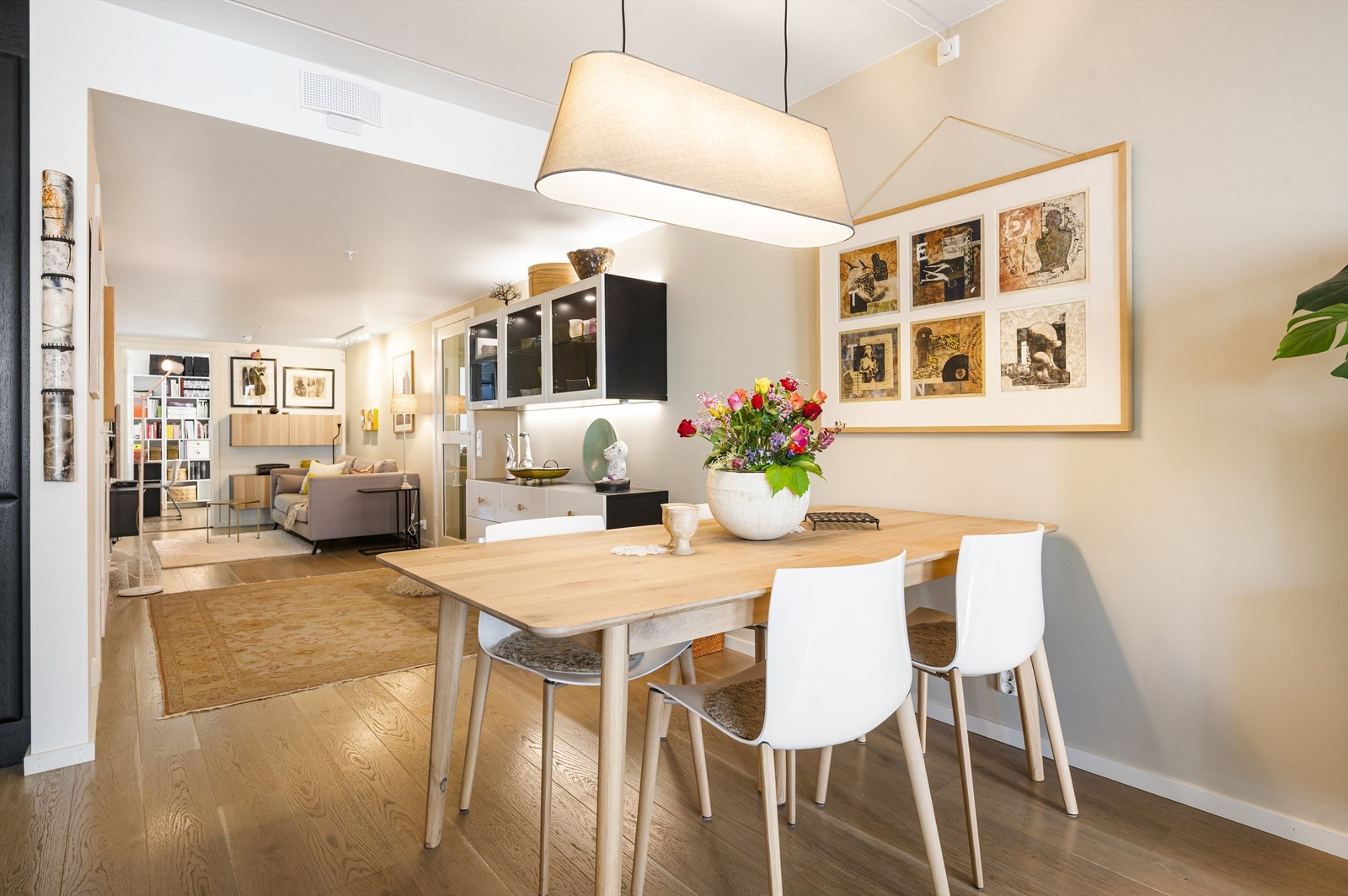 Videre innover i leiligheten er det god plass til innredning av egen tv-stue, adskilt fra stue og kjøkken. Galleribilde