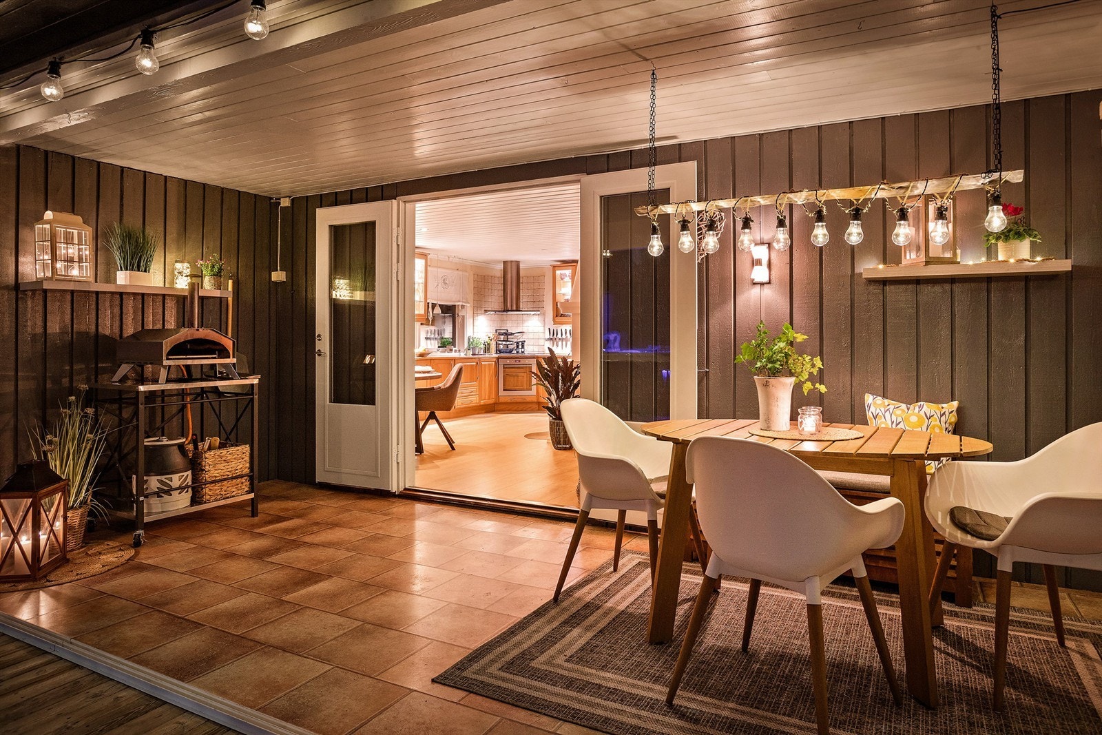 Innglasset veranda på ca. 14 kvm med adkomst fra stue Galleribilde