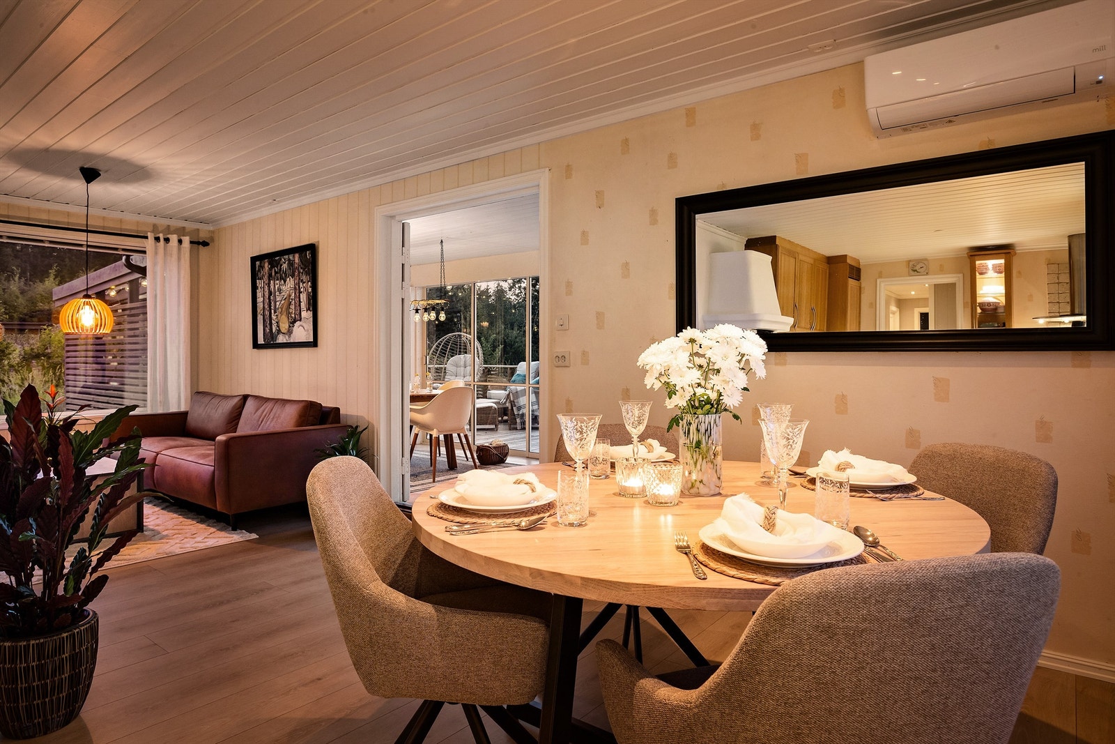 Spisestue med kveldsstemning Galleribilde