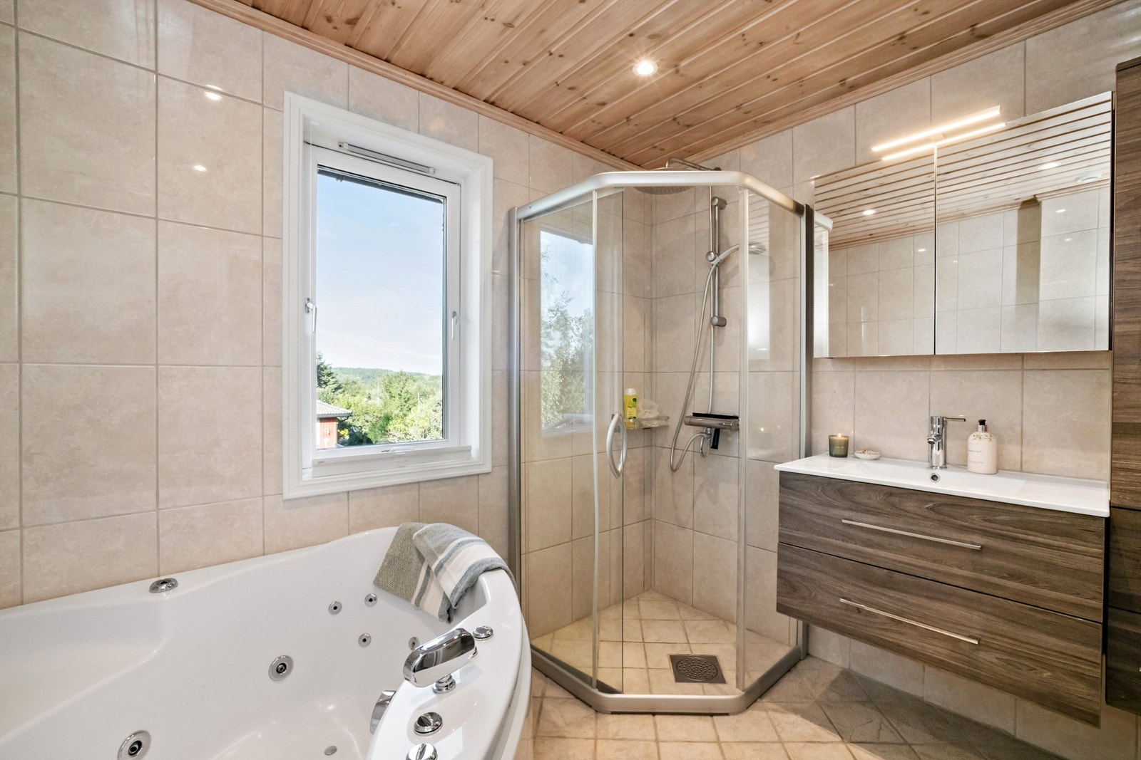 Flislagt bad med gulvvarme Galleribilde