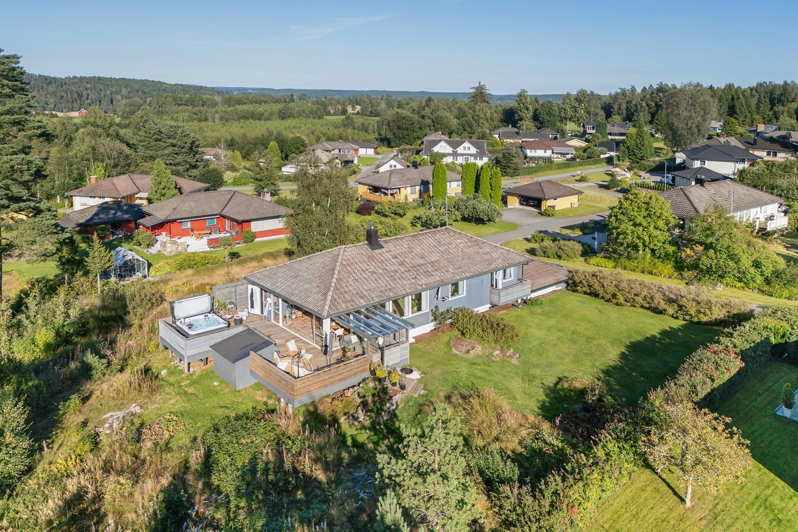 Eneboligen ligger i en rolig blindvei Galleribilde