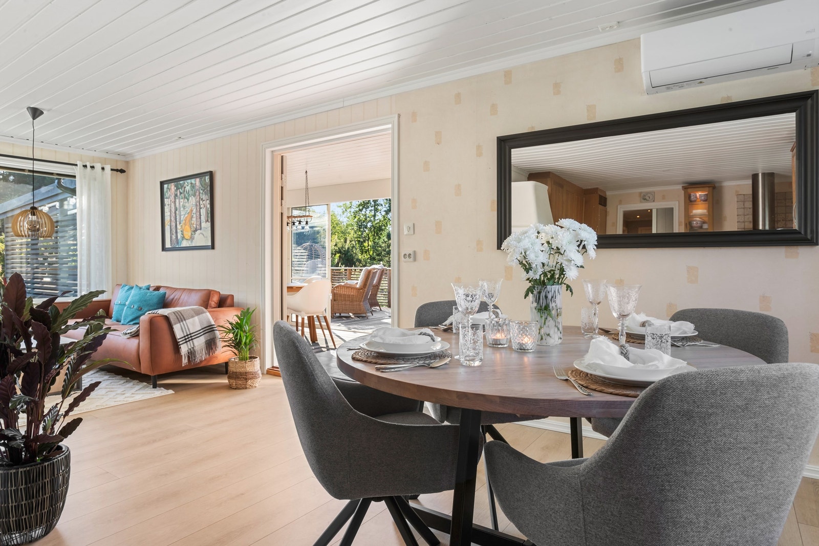 Varmepumpe plasser på vegg i spisestue Galleribilde