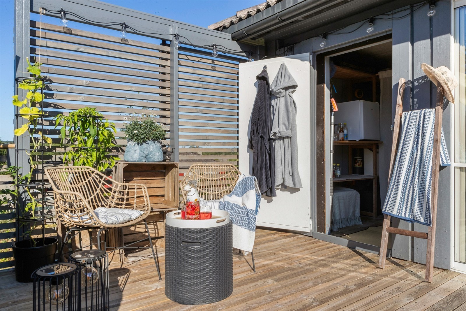 Bod på terrassen med oppbevaringsmuligheter Galleribilde