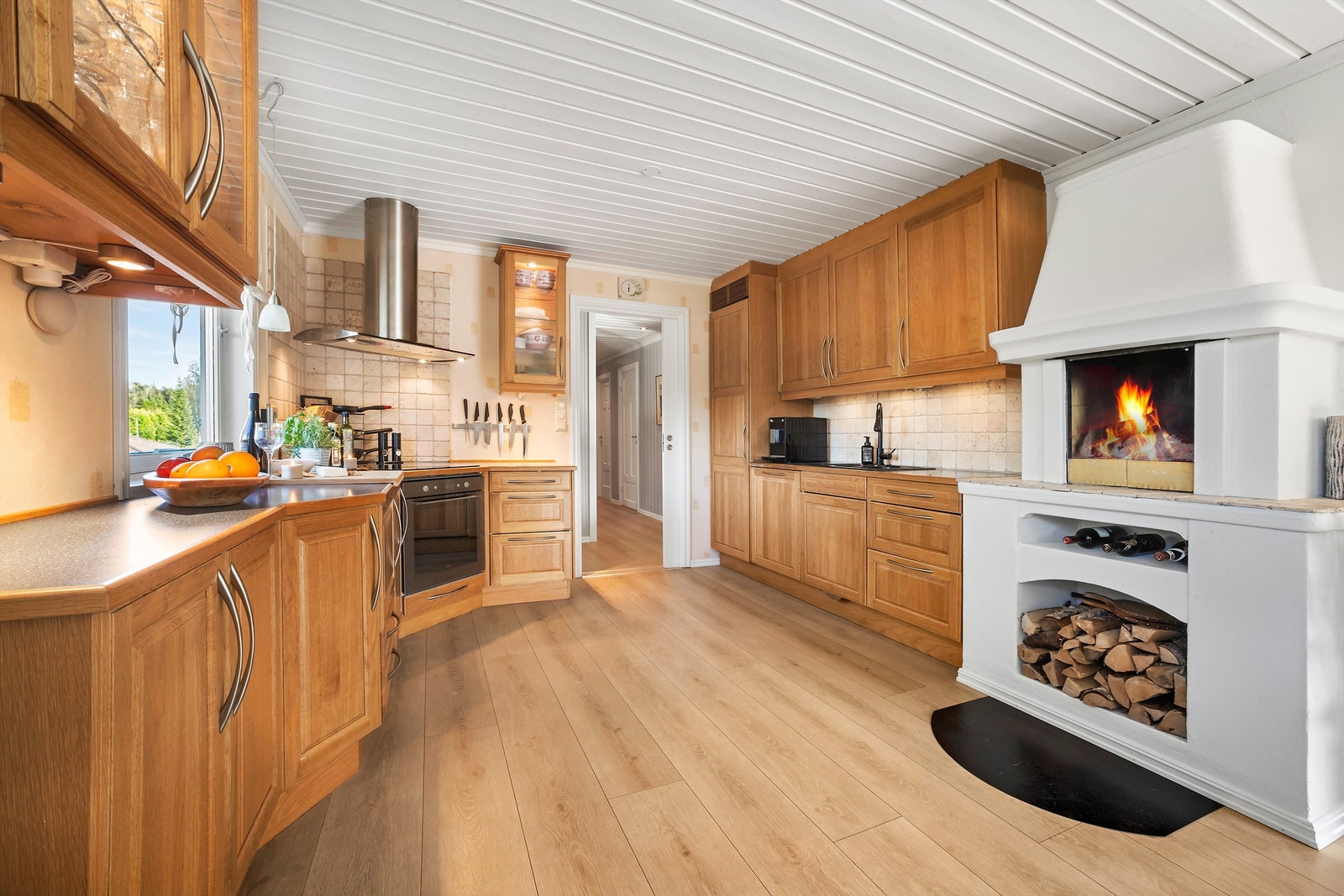 Kjøkken fra rundt år 2000 med profilerte fronter Galleribilde