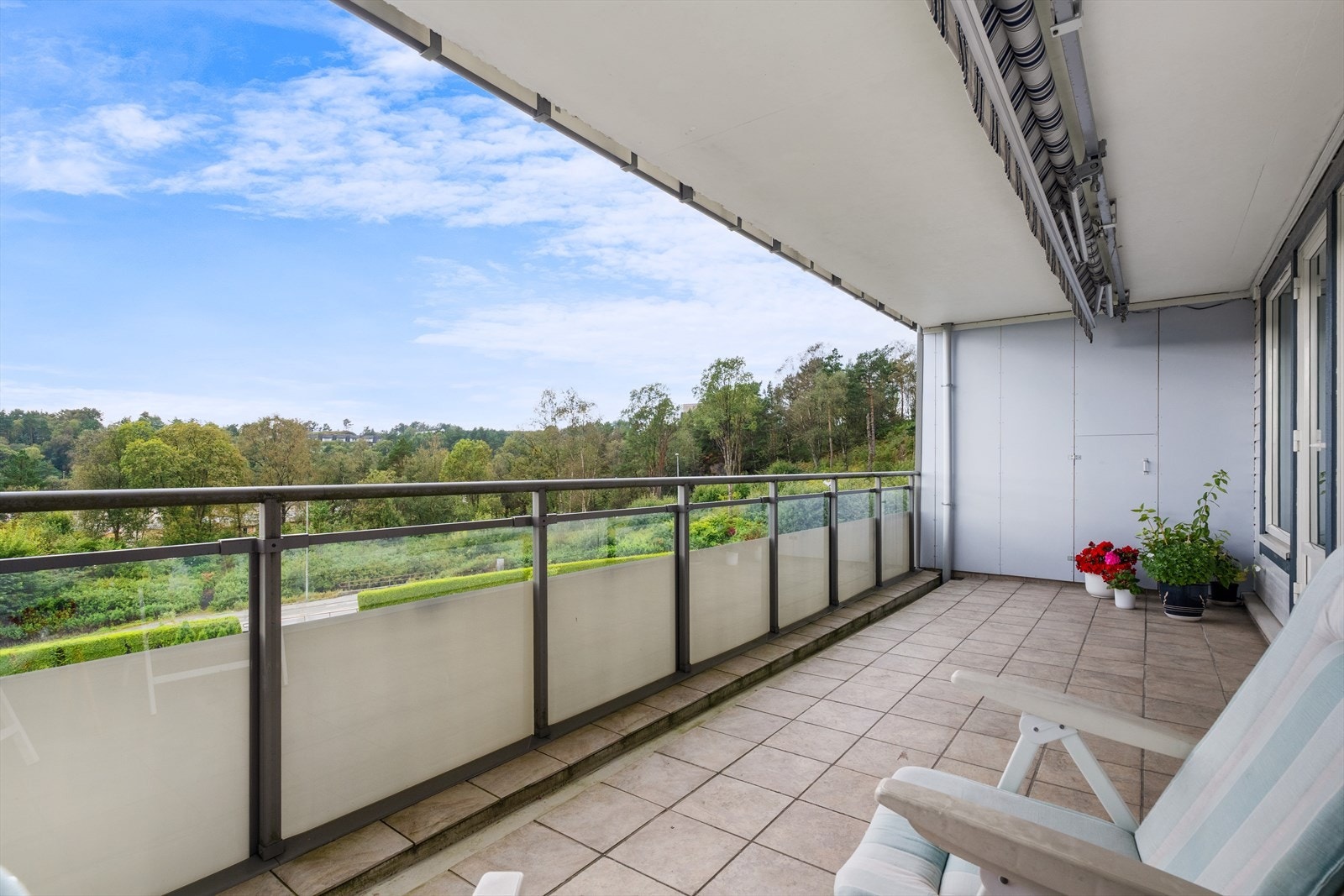 Sandgotna Borettslag skiller seg ut i området ved å bestå av kun to terrasseblokker på seks etasjer. Galleribilde