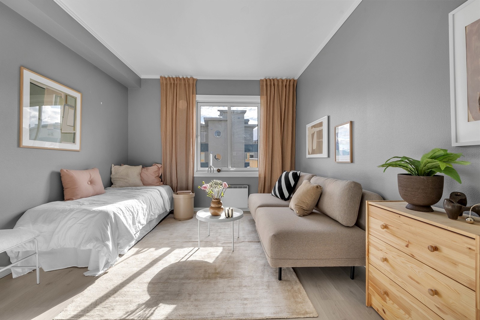 Praktisk og lyst rom på ca. 13m2 Galleribilde