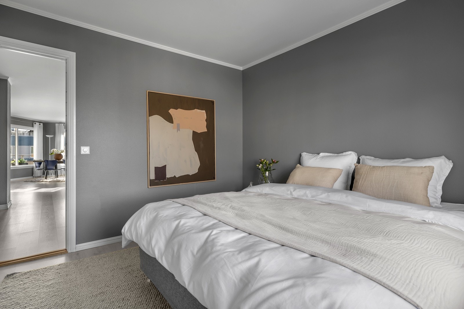 Her finner du plass til både dobbeltseng og garderobe Galleribilde