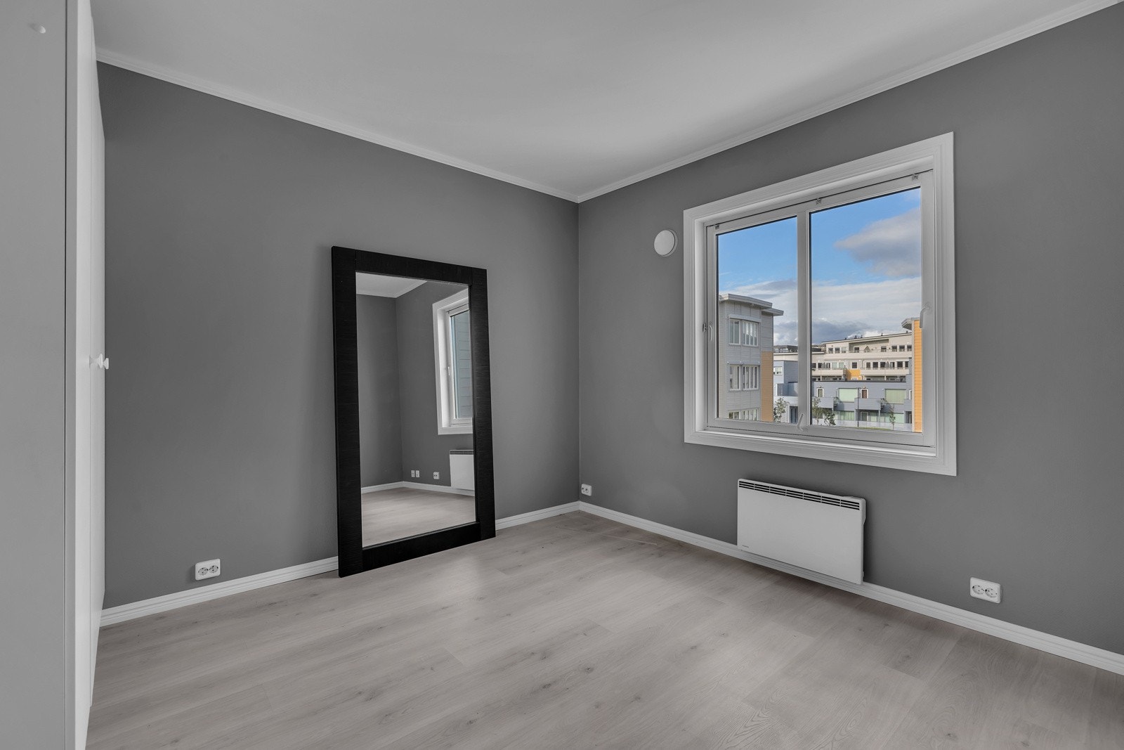 På motsatt side av vindfanget har du boligens 2. hybel. Hybelen er på 11,7m2 Galleribilde