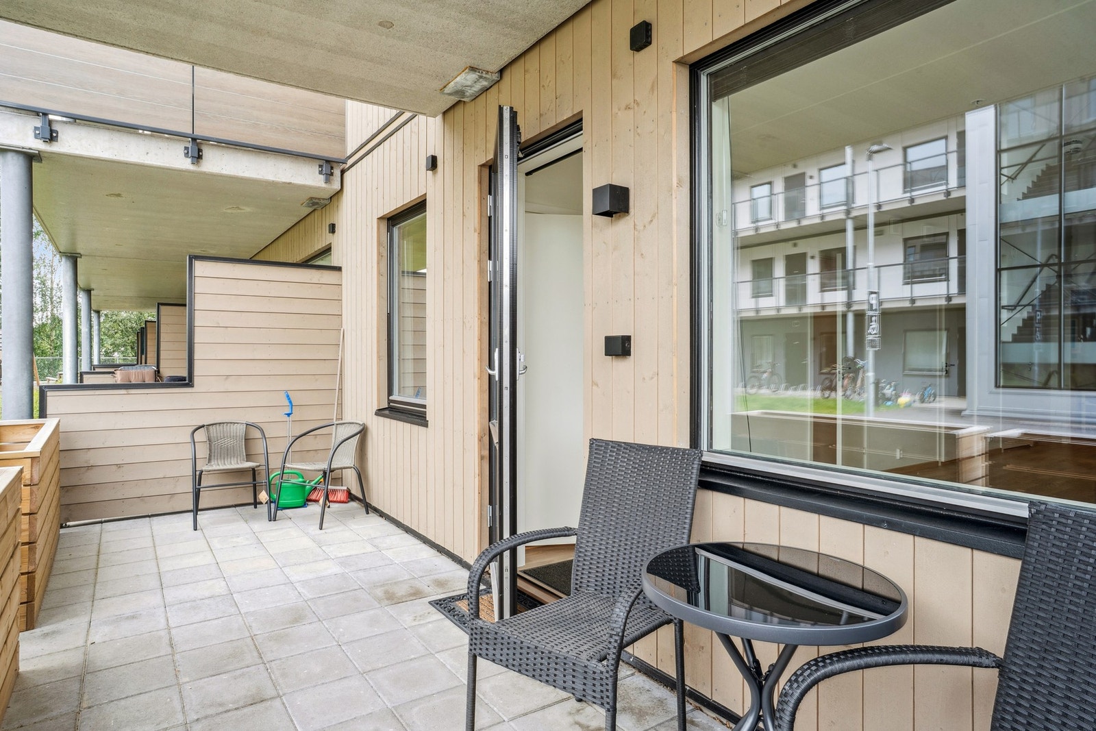 Markterrasse. Galleribilde