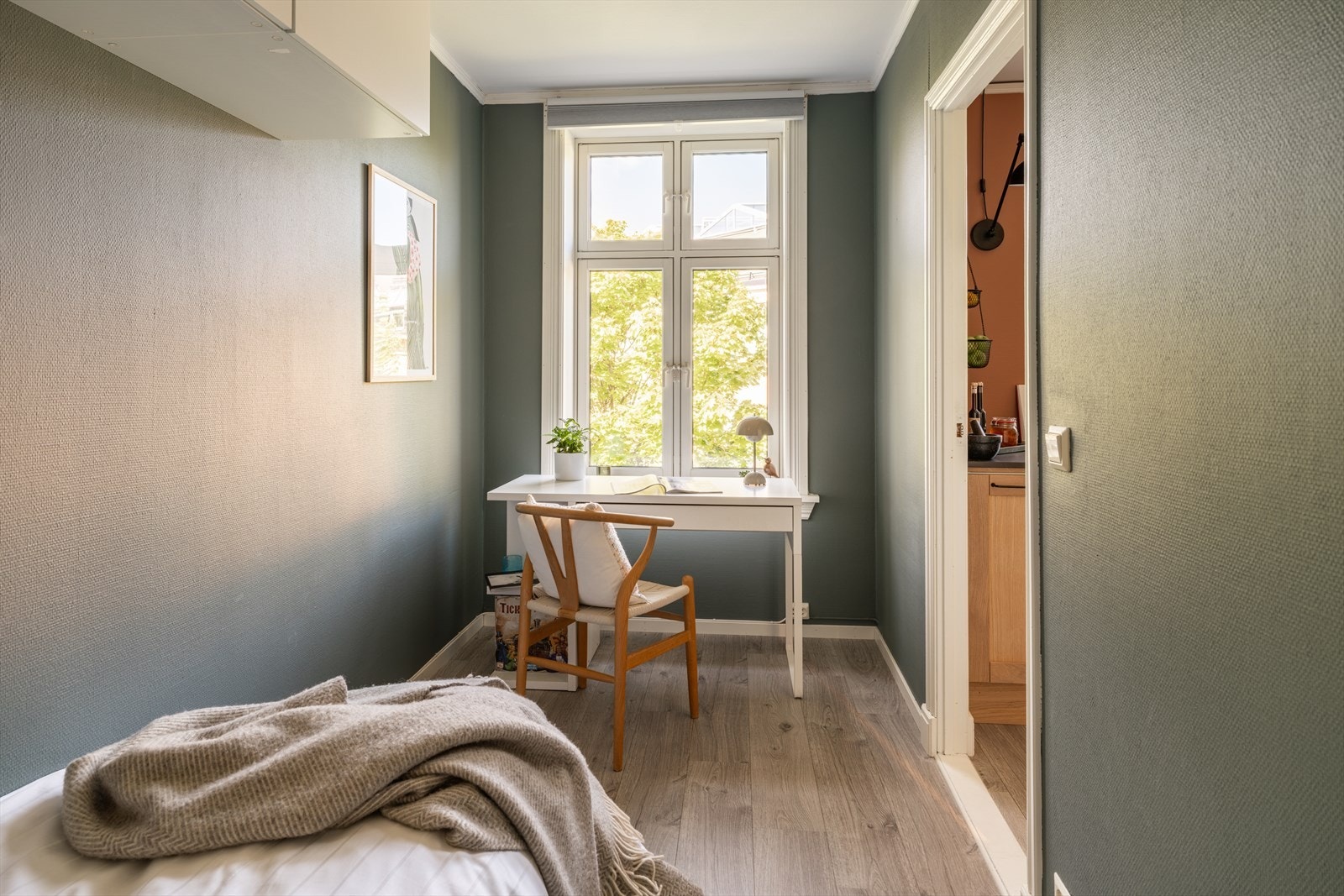 Dette soverommet kan tilpasses etter behov, enten som barnerom, arbeidsplass eller gjesterom. Galleribilde