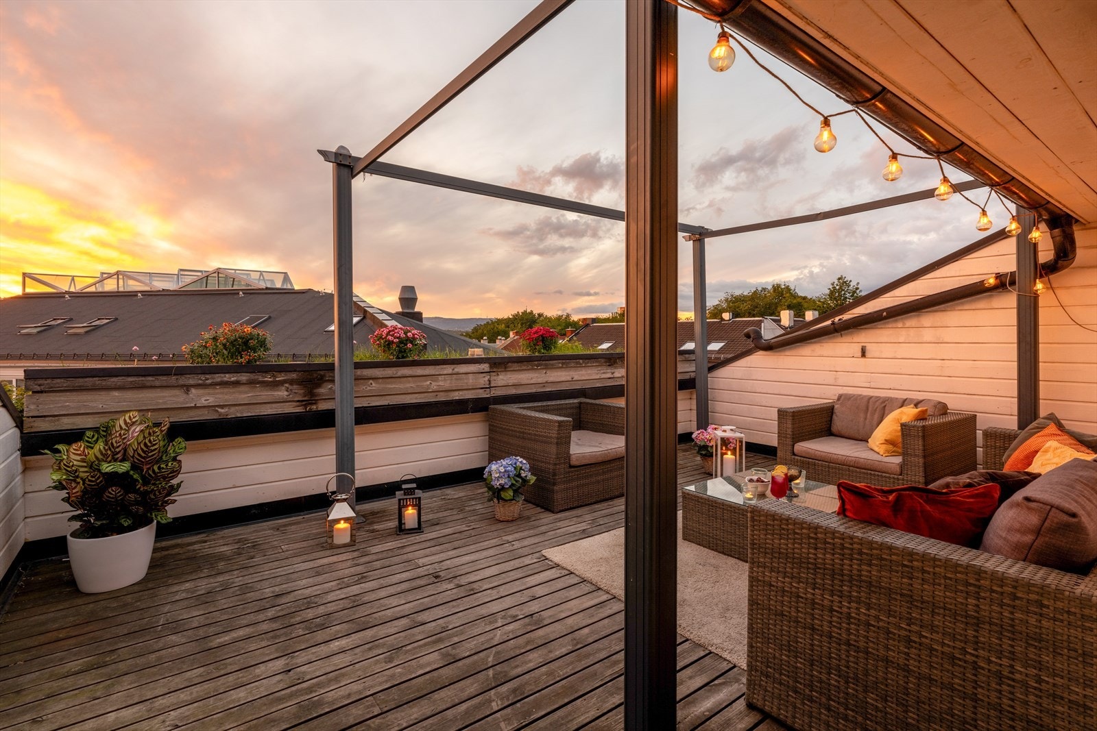 God plass gjør rommet ideelt for sosiale sammenkomster med venner og familie. Galleribilde