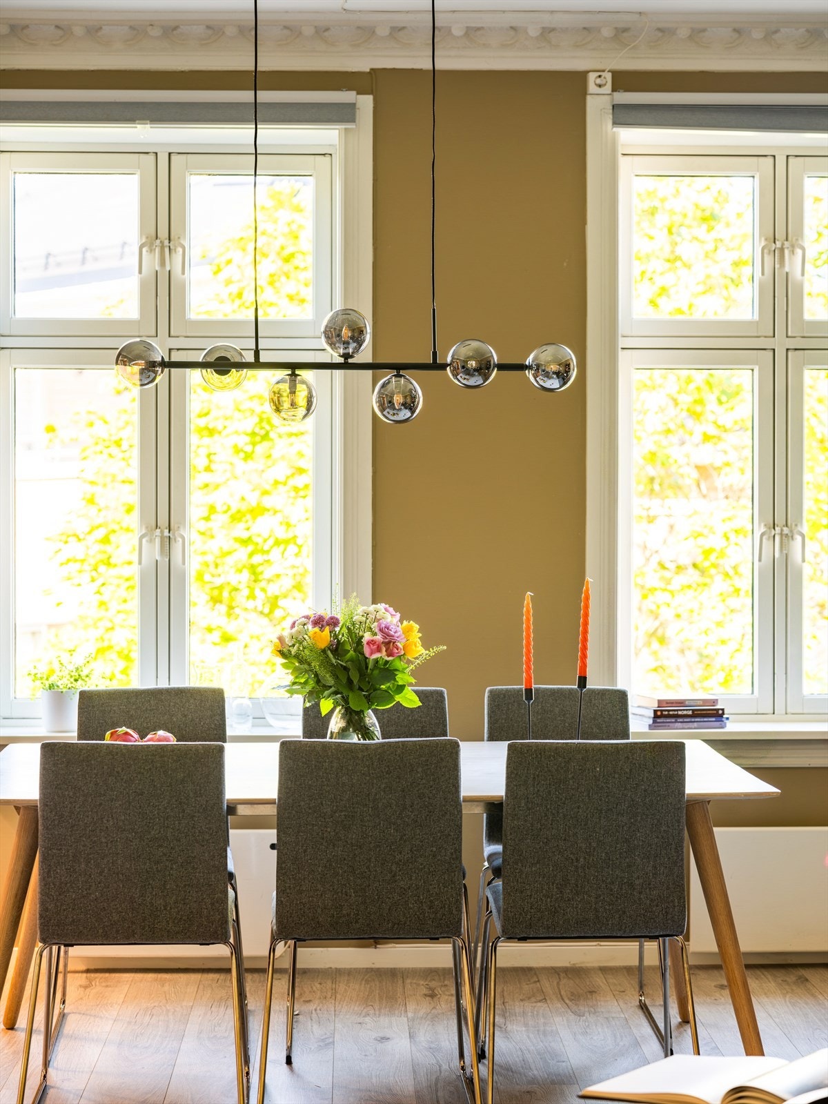 Flott utsikt mot frodige omgivelser. Galleribilde