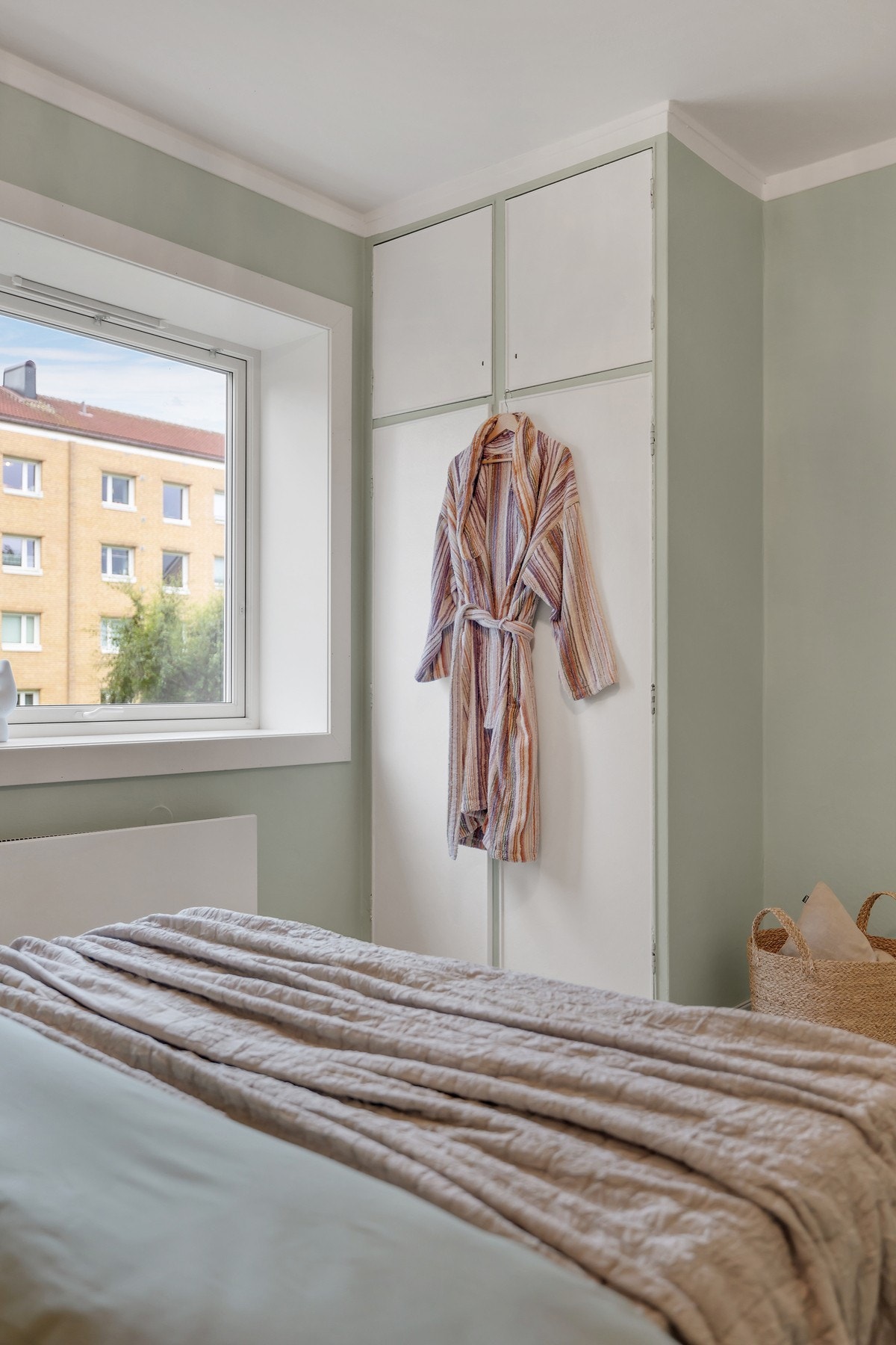 Soverommet er utstyrt med garderobeskap. Galleribilde