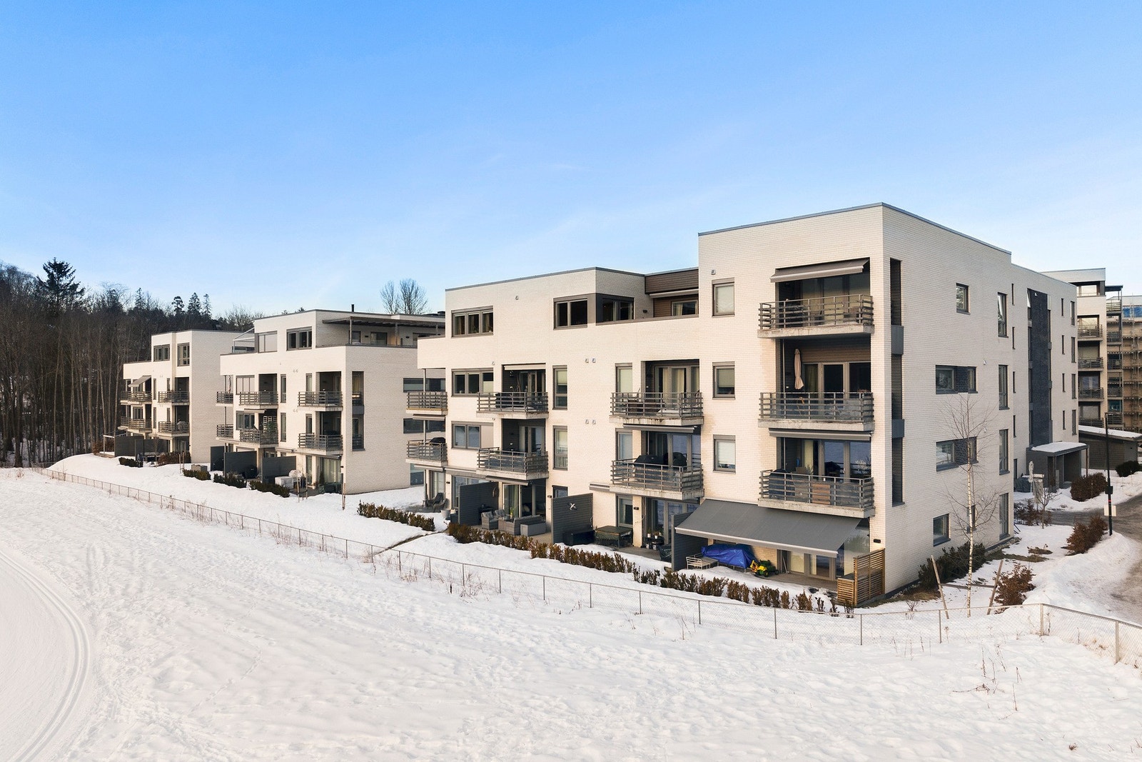 På vinterstid blir det lagt opp skispor rett utenfor leiligheten! Perfekt for ski-in ski-out. Galleribilde