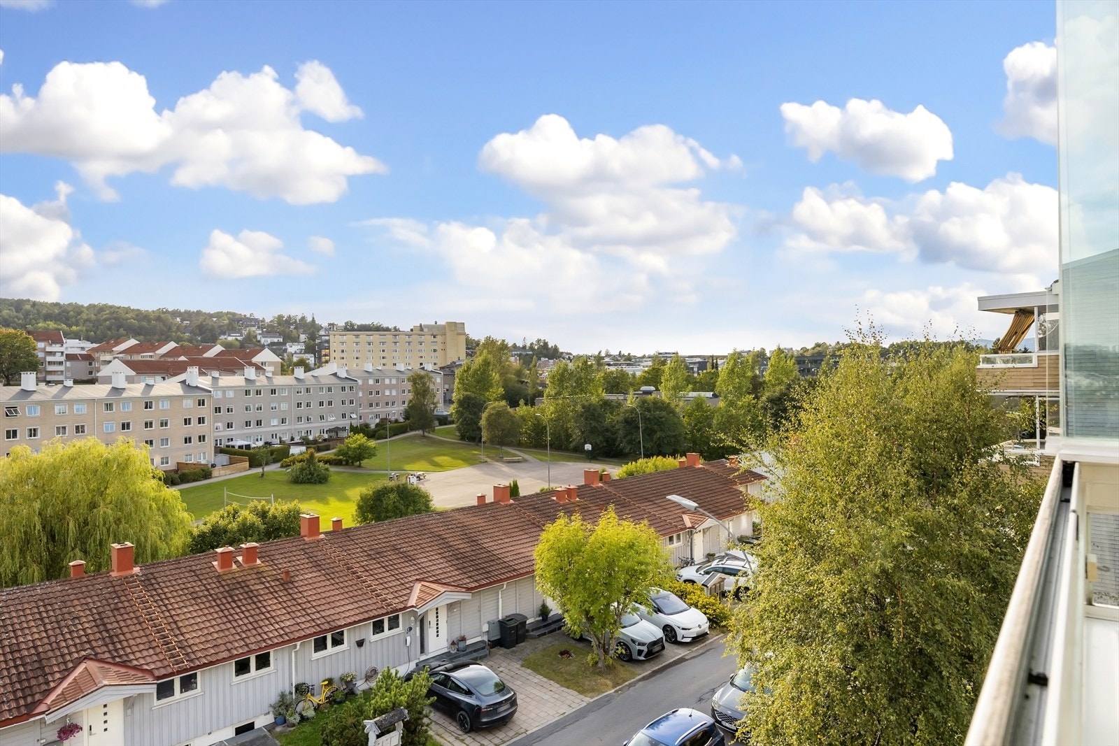 Tilbaketrukket og rolig beliggenhet med hyggelig utsyn Galleribilde