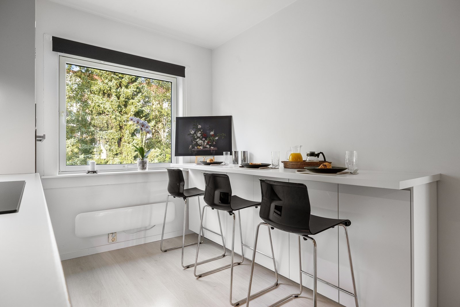 Praktisk løsning med spiseplass. Her kan morgenkaffen nytes Galleribilde