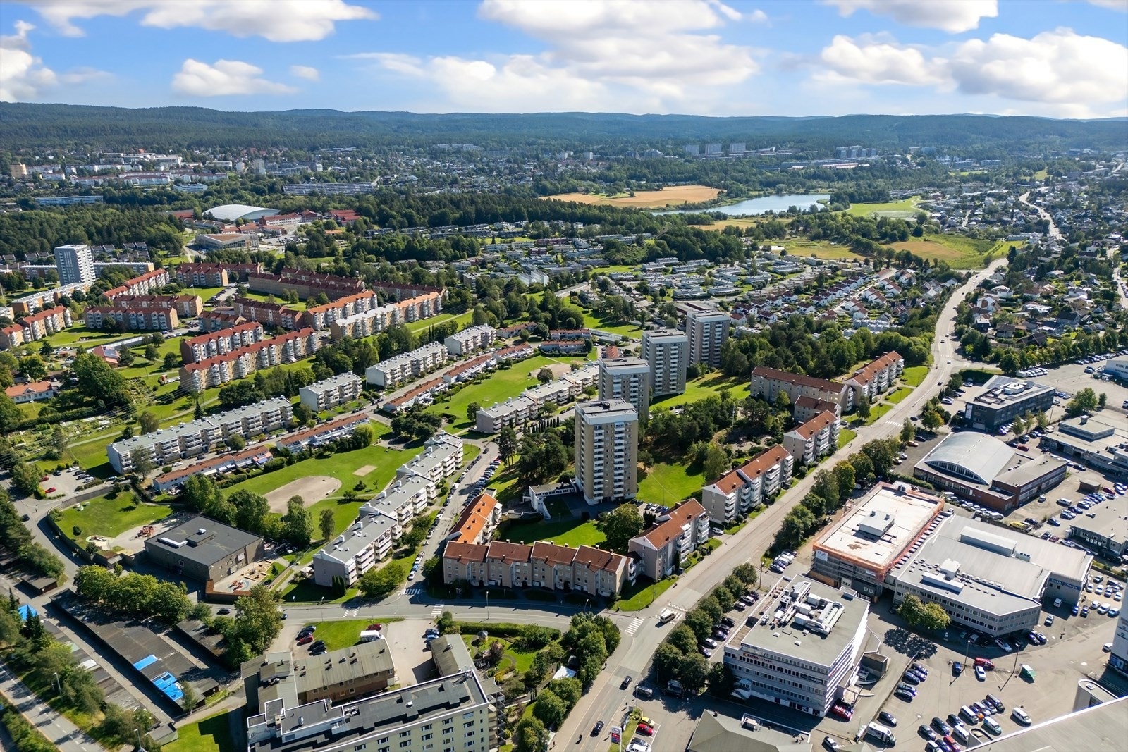 Fra boligen er det kort vei til marka med gode turmuligheter året rundt Galleribilde