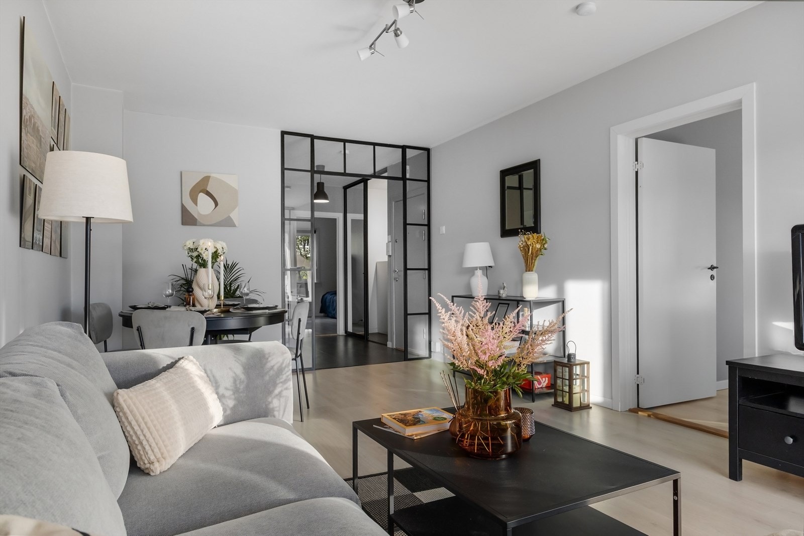 Lekkert laminatgulv fra 2018 Galleribilde