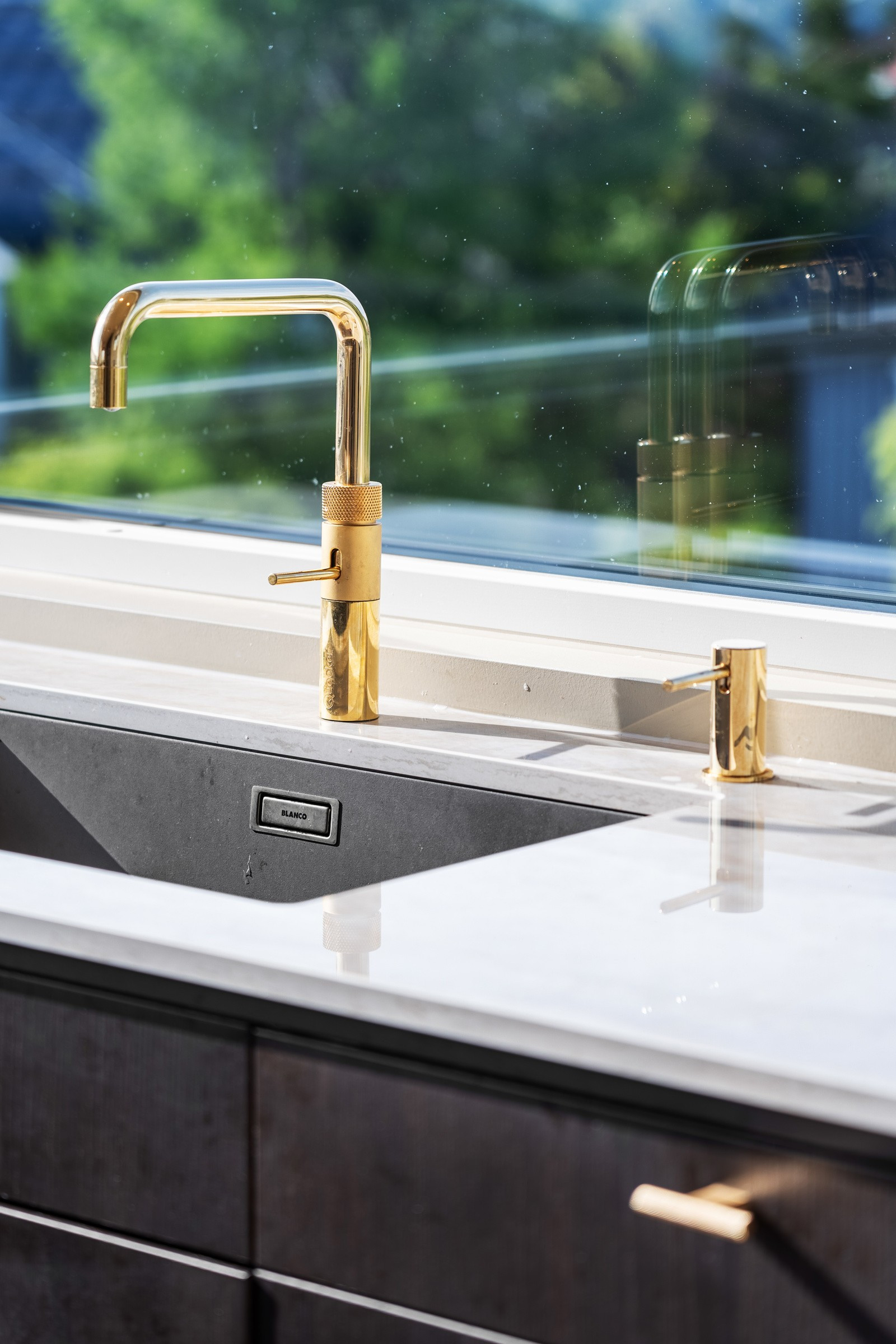 Quooker belagt med 24 karat gull.