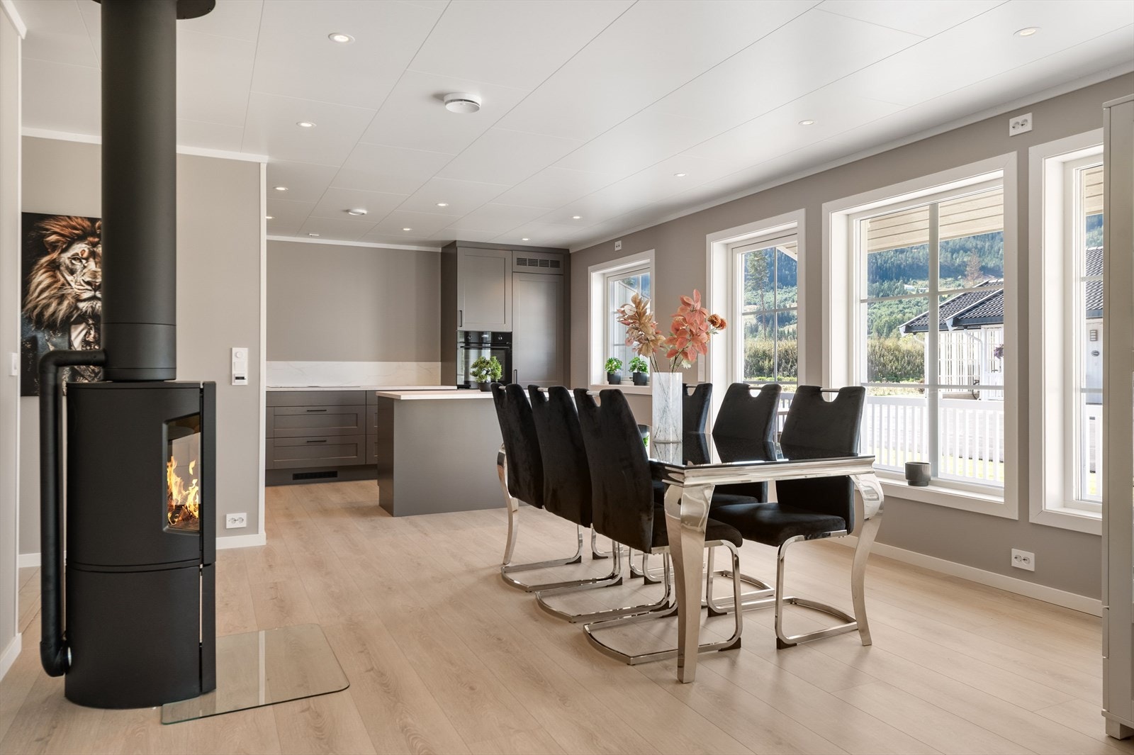 Peisovn som skaper en lun og god atmosfære. Galleribilde