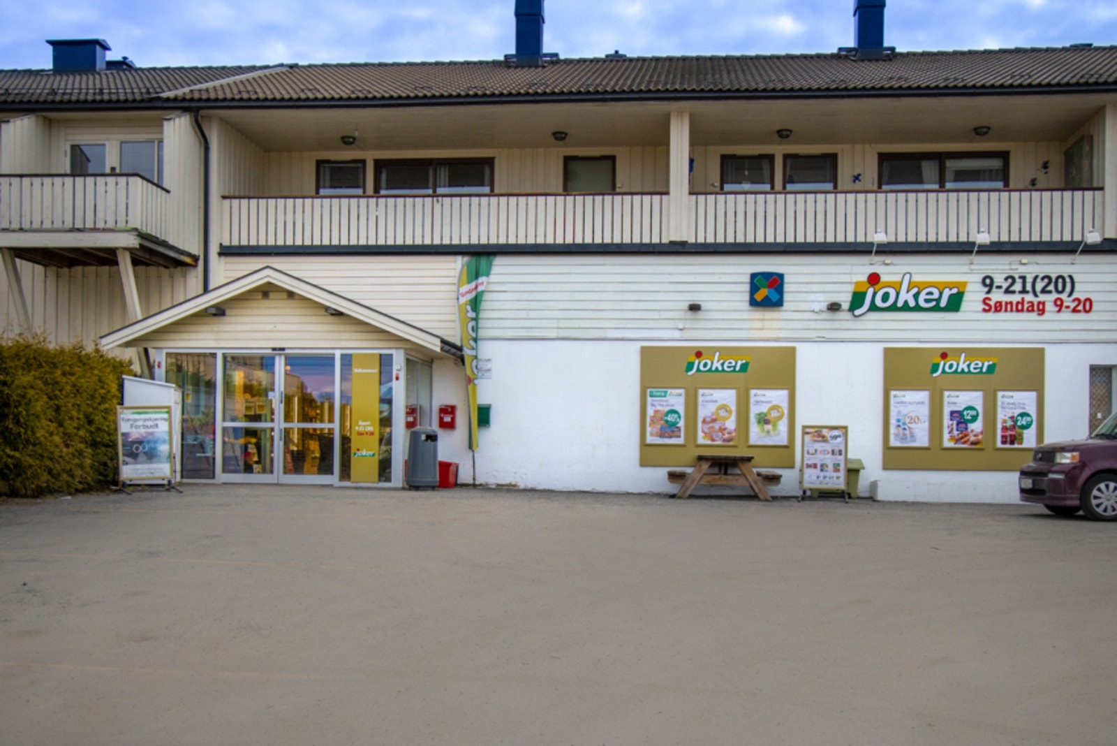 Nærbutikk med søndagsåpent Galleribilde