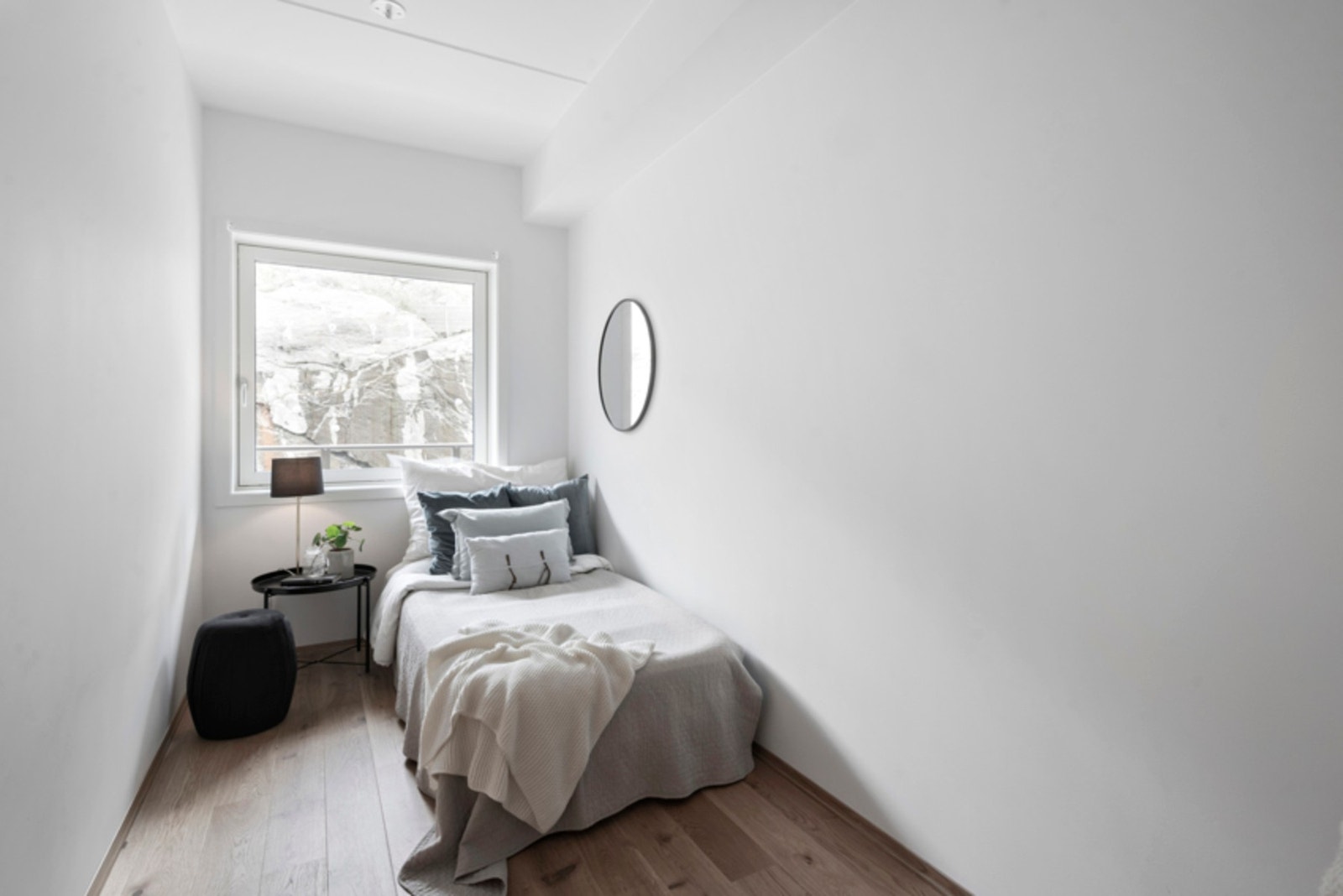 Soverom 2 - Rommet kan benyttes som barnerom, gjesterom eller hjemmekontor Galleribilde