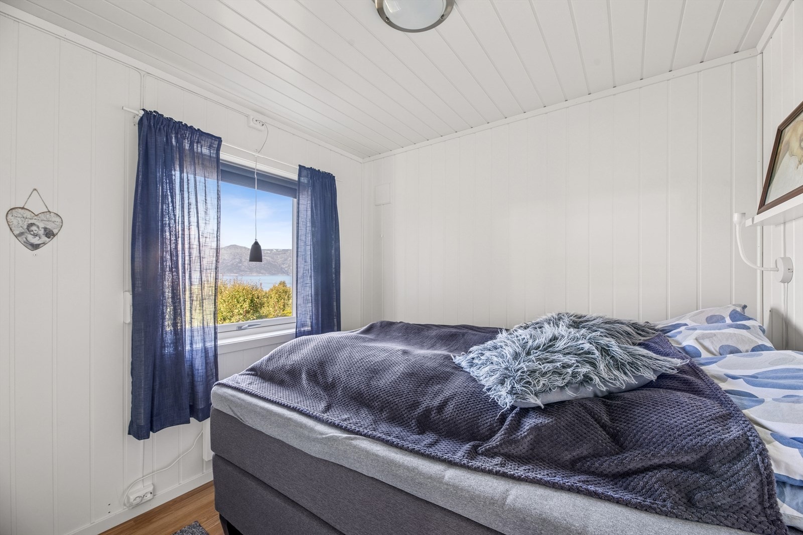 Det er to soverom i fritidsboligen, begge plassert på hovedplan. Galleribilde