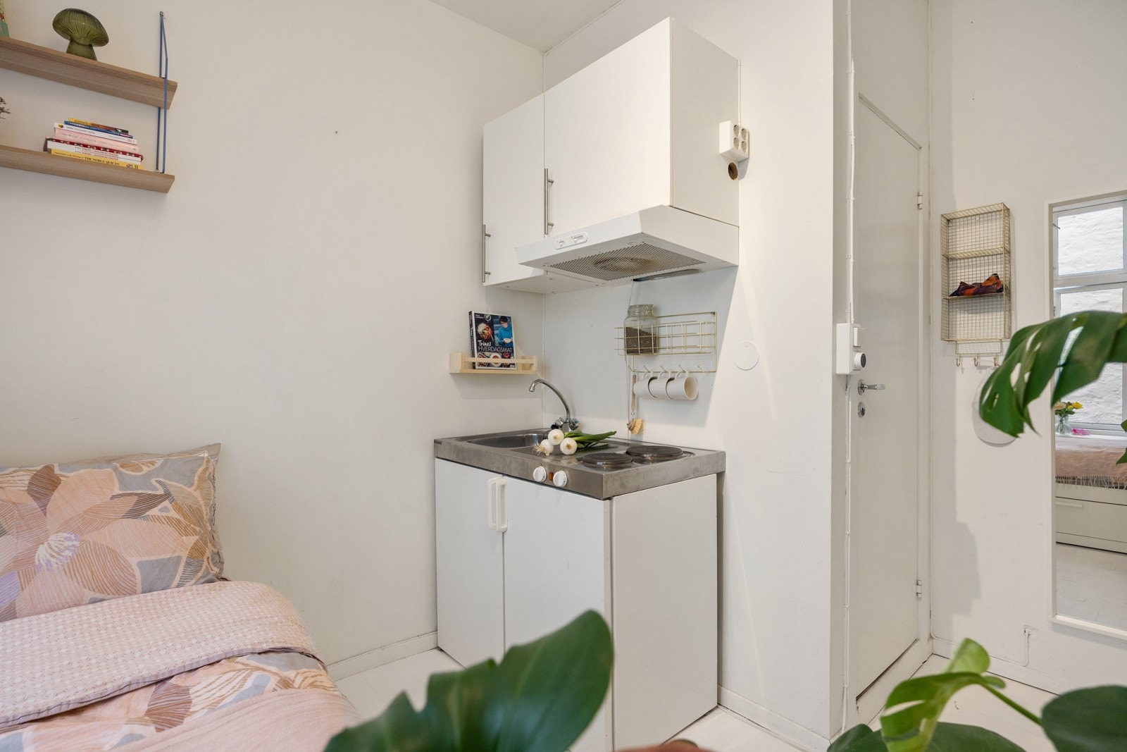 Leiligheten har en separat "utleiedel/hybel". Ikke godkjent for varig opphold, se mer info i salgsoppgaven. Galleribilde