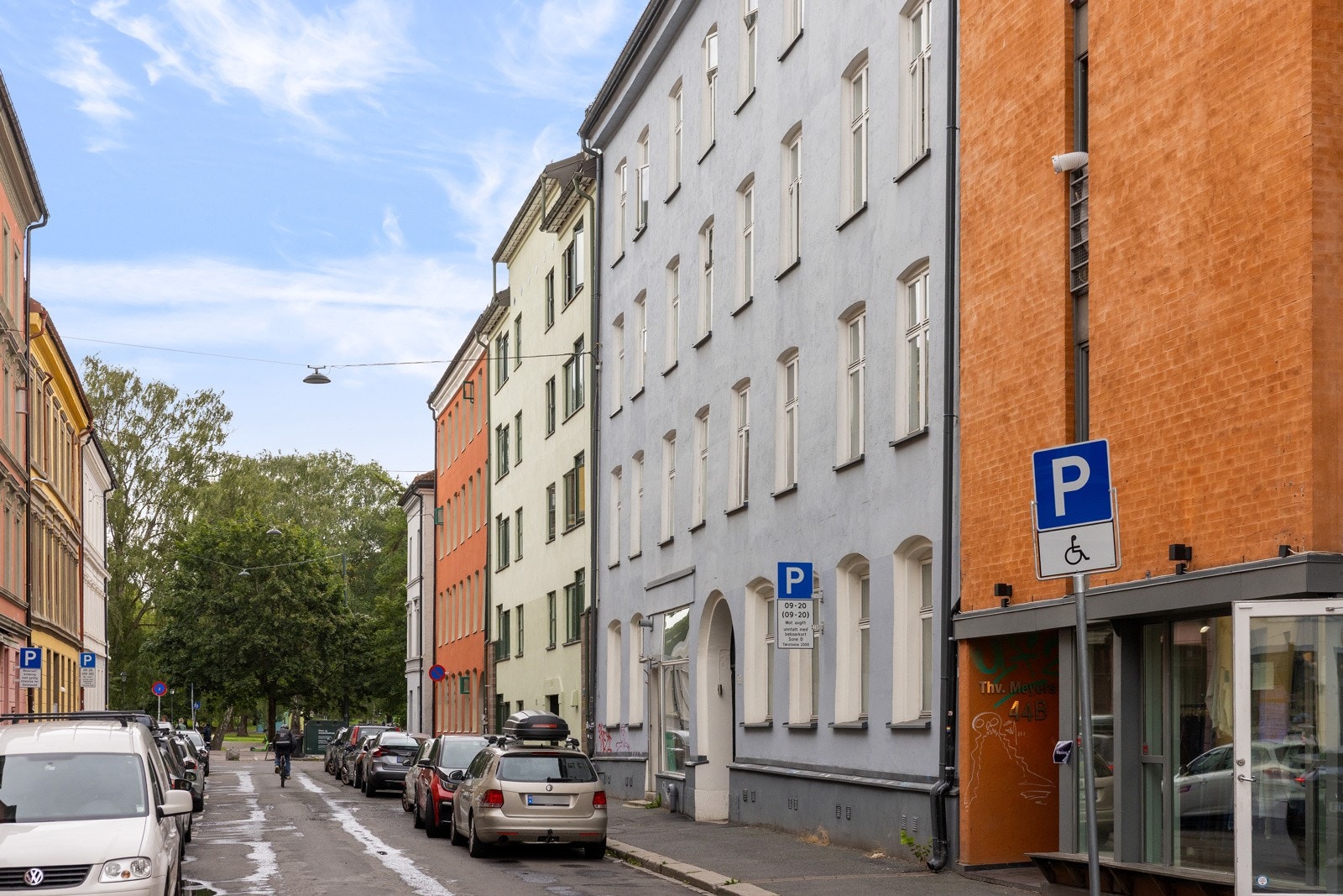 Fasade - rolig beliggenhet, midt mellom Ryes plass og Sofienbergparken. Galleribilde