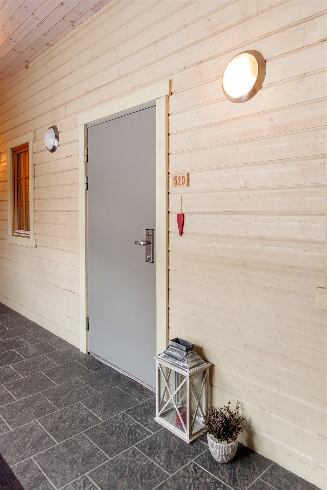 I tillegg disponerer leiligheten parkeringsplass og boder i felles parkeringskjeller. Galleribilde