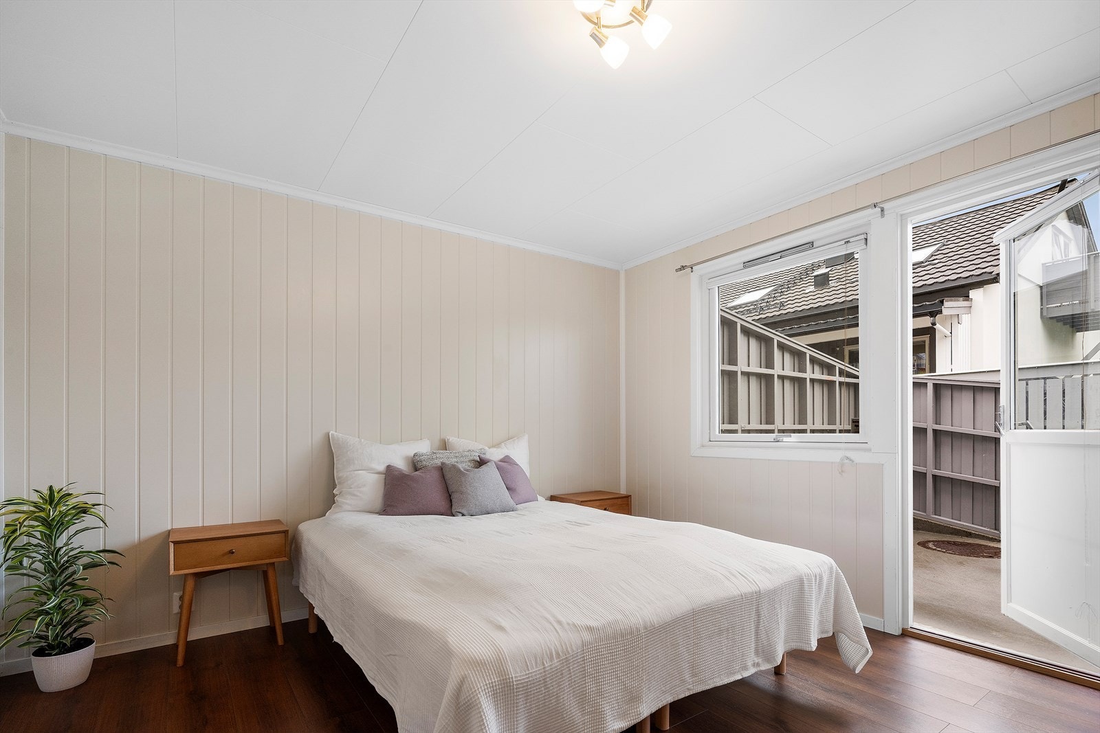 Fra hovedsoverommet er det utgang til terrasse. Galleribilde