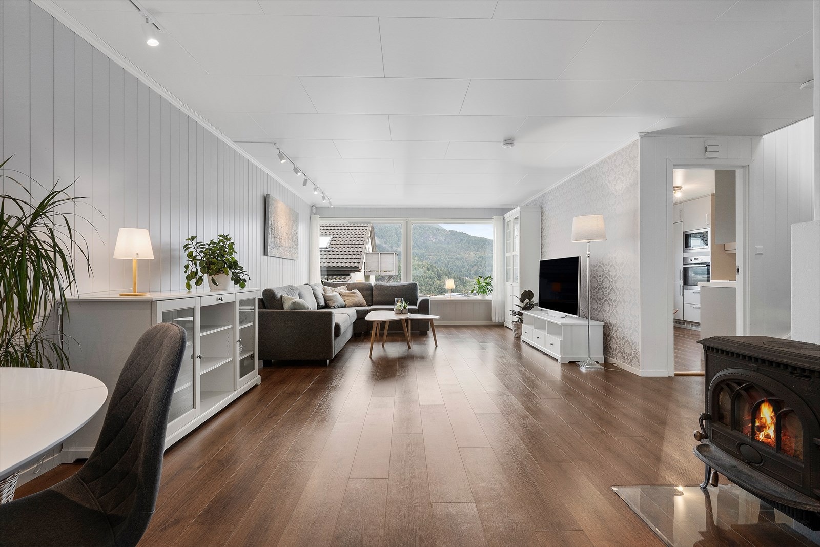 Oppgradert og modernisert enderekkehus i barnevennlige Hogane Galleribilde